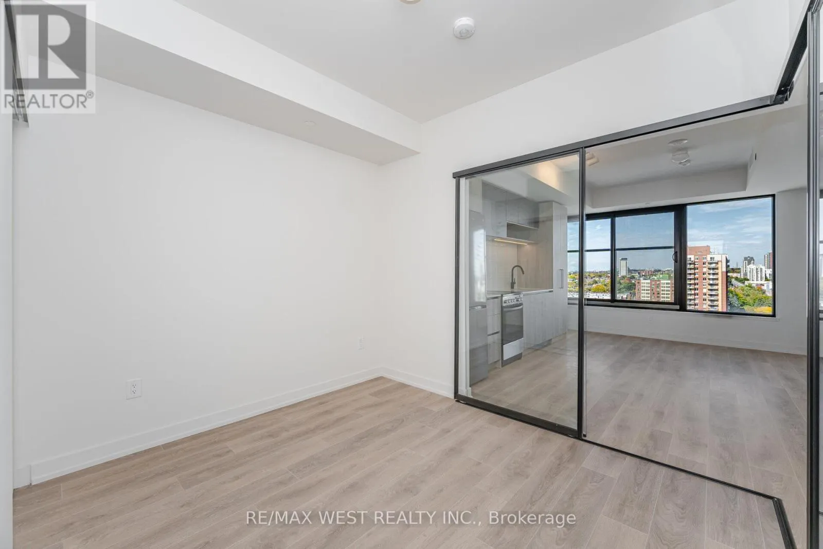 1113 - 181 STERLING ROAD