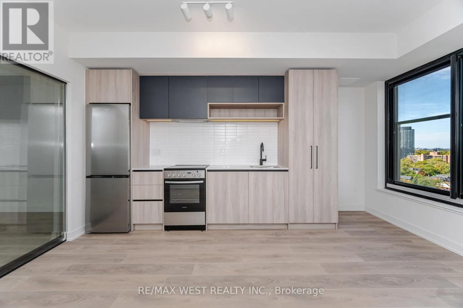 1113 - 181 STERLING ROAD