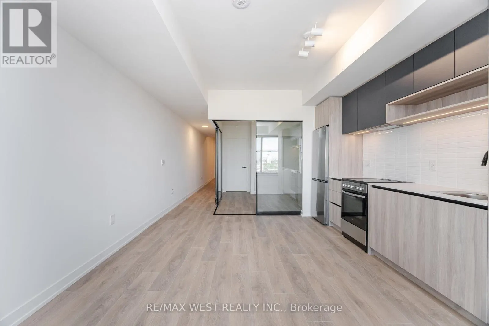 1113 - 181 STERLING ROAD