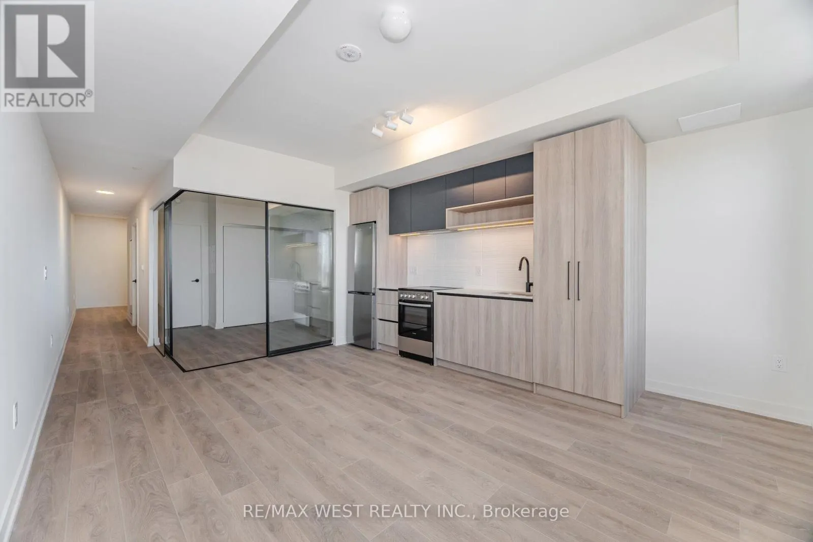 1113 - 181 STERLING ROAD