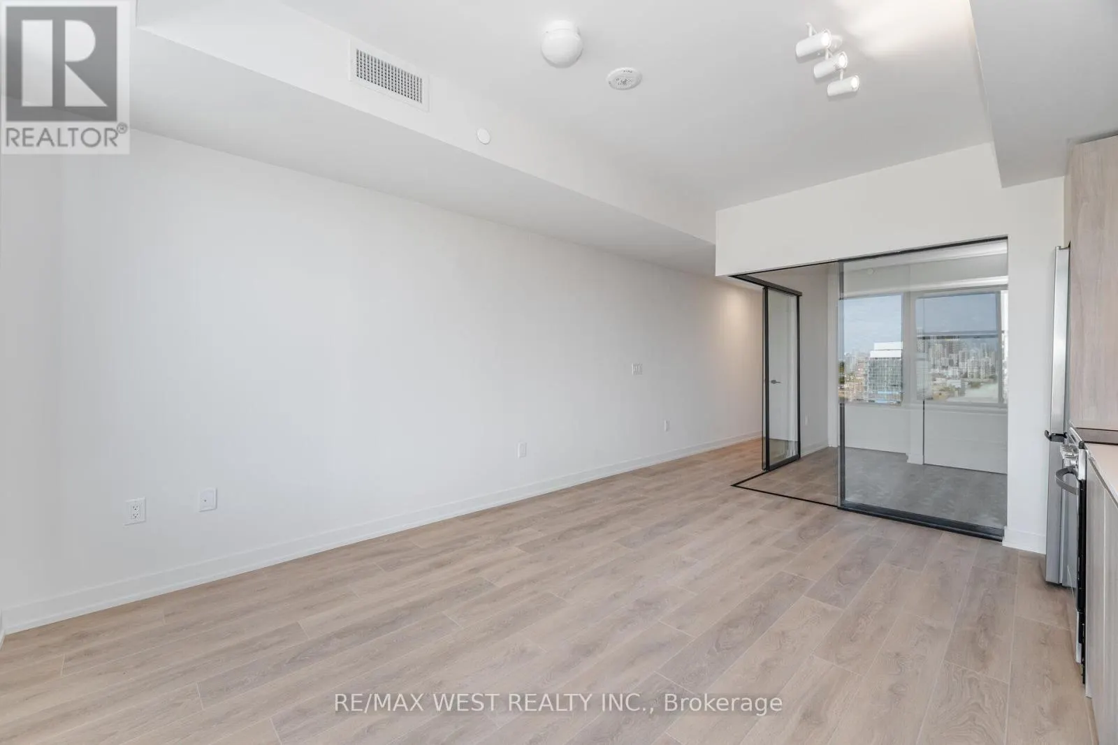 1113 - 181 STERLING ROAD