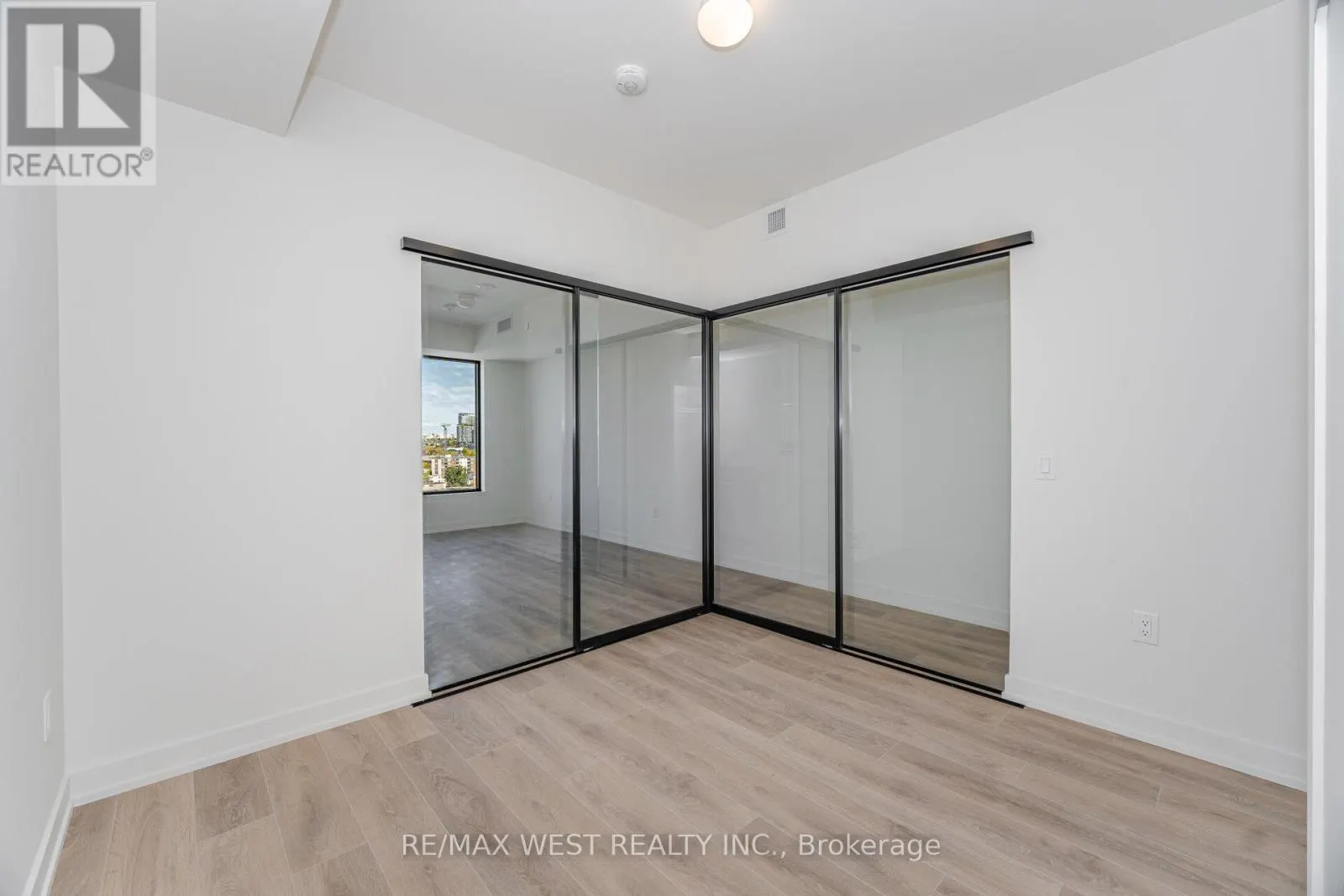 1113 - 181 STERLING ROAD