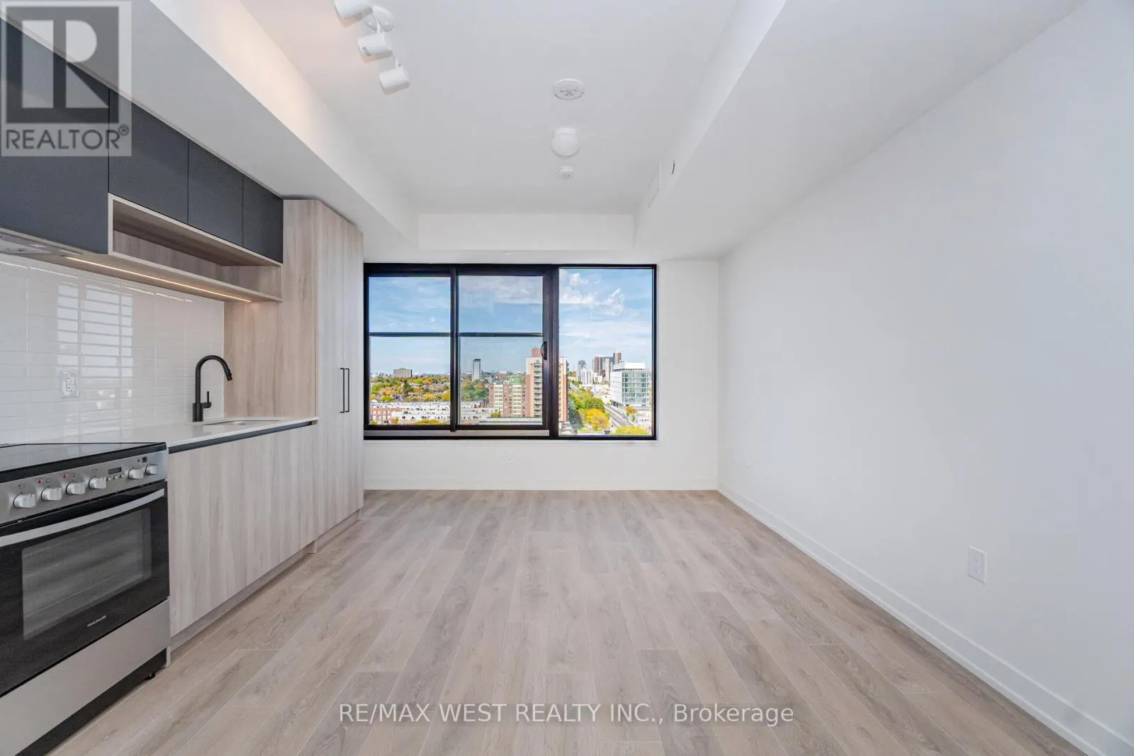 1113 - 181 STERLING ROAD