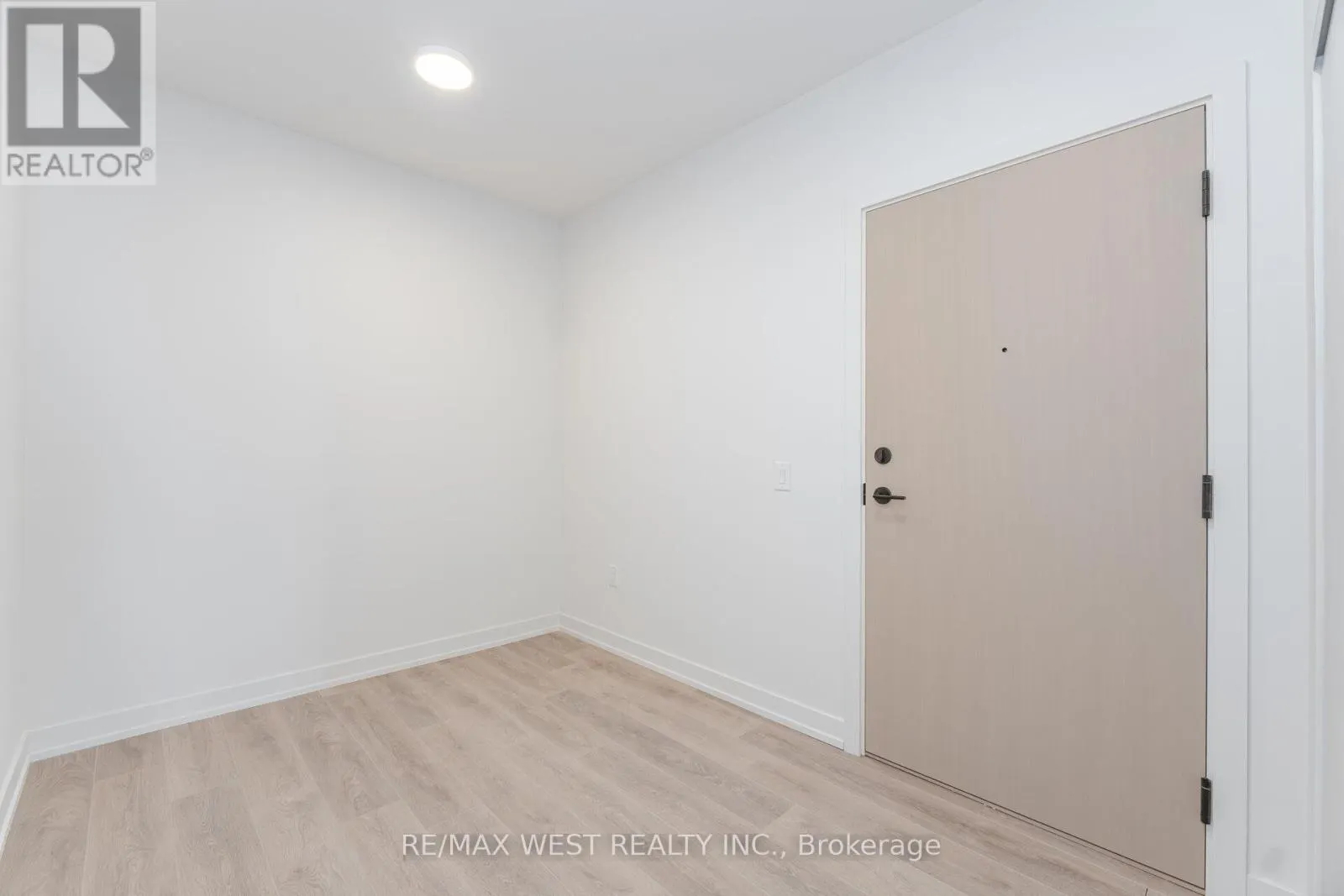 1113 - 181 STERLING ROAD