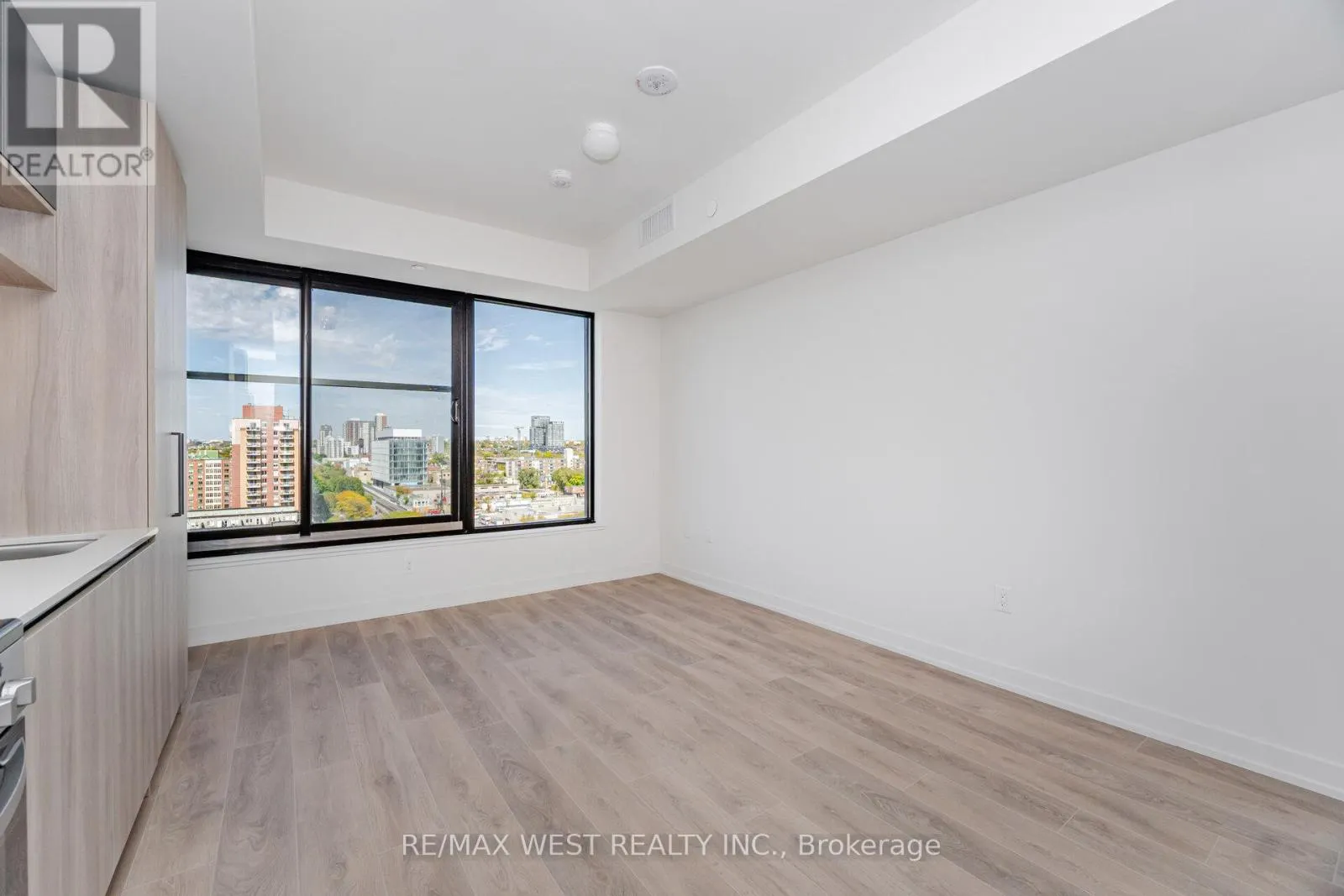 1113 - 181 STERLING ROAD