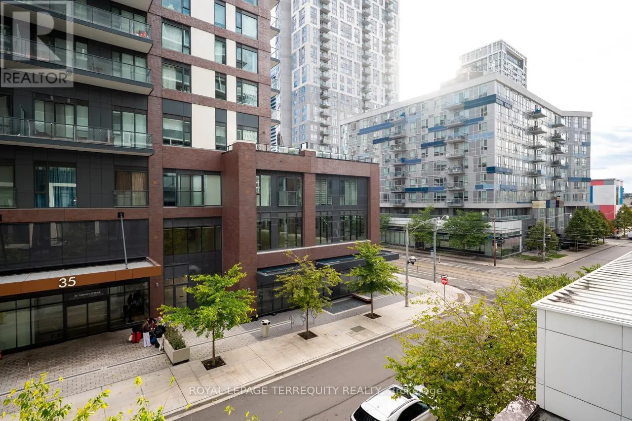 306 - 34 TUBMAN AVENUE