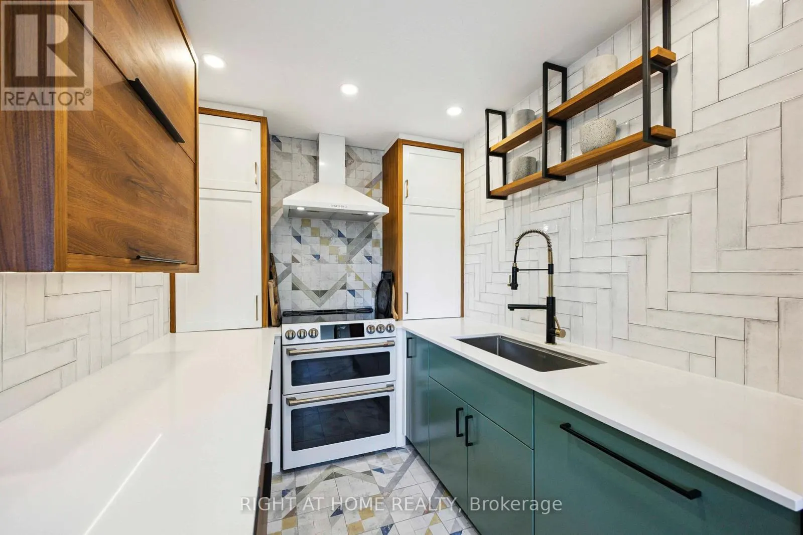 103 - 57 NEPTUNE DRIVE