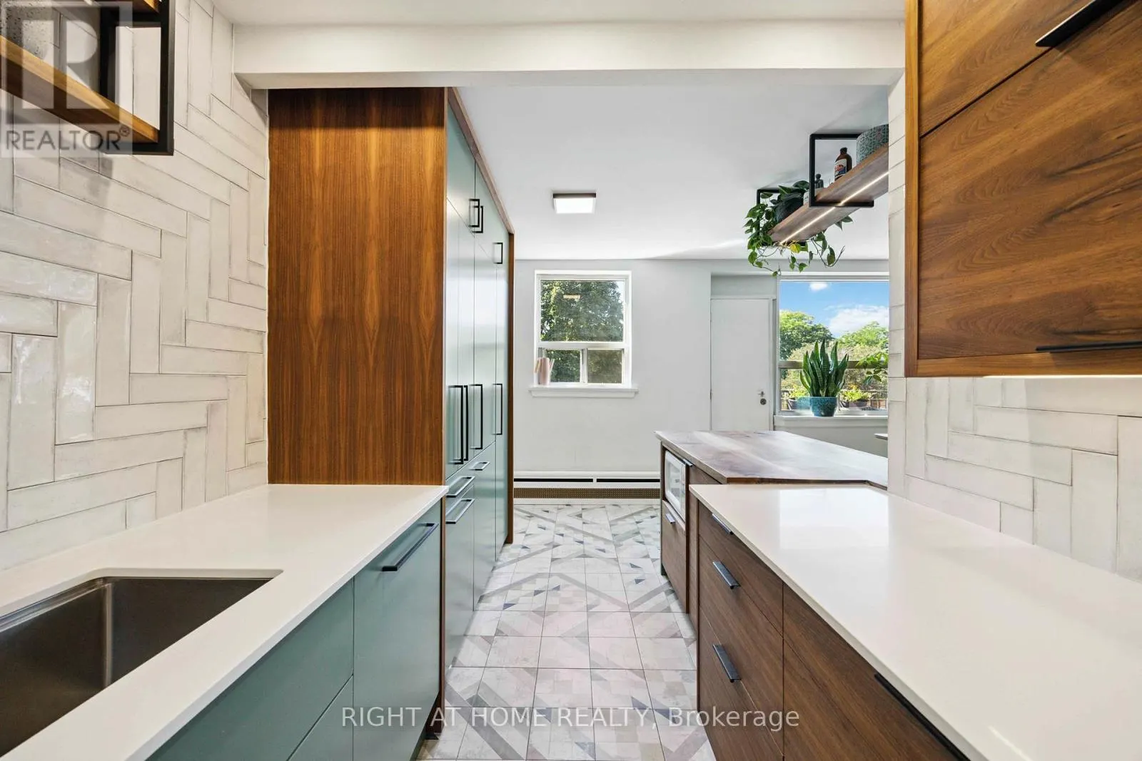 103 - 57 NEPTUNE DRIVE