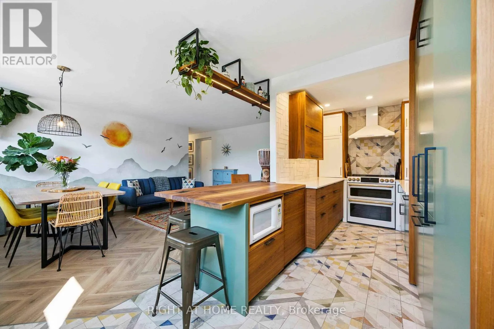 103 - 57 NEPTUNE DRIVE