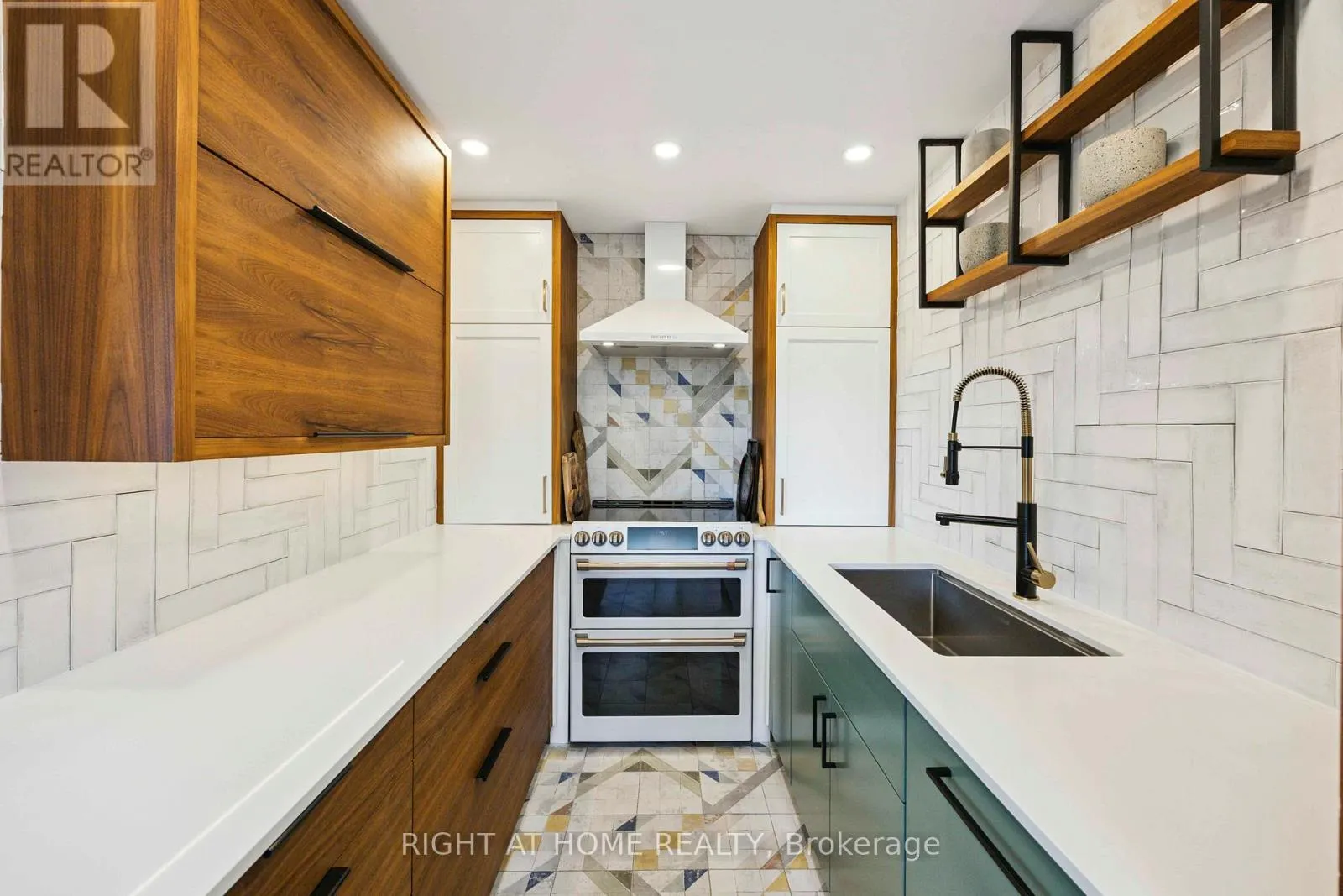 103 - 57 NEPTUNE DRIVE
