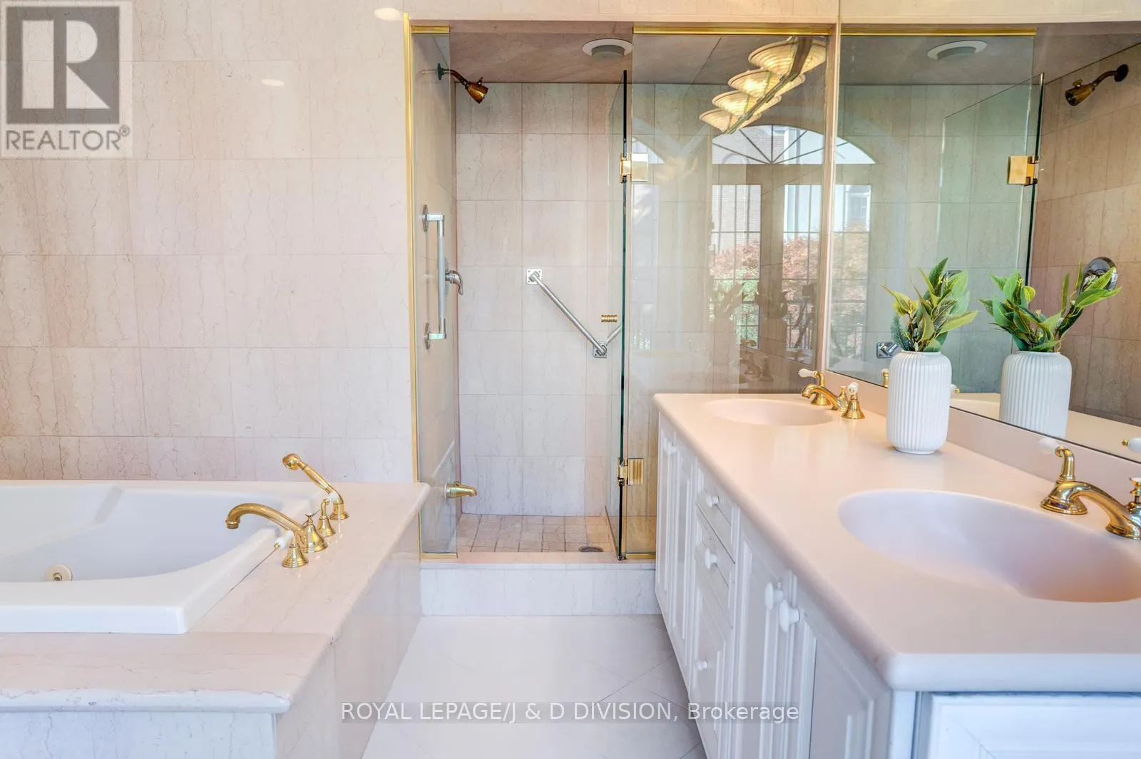 202B - 2 DONCLIFFE PLACE