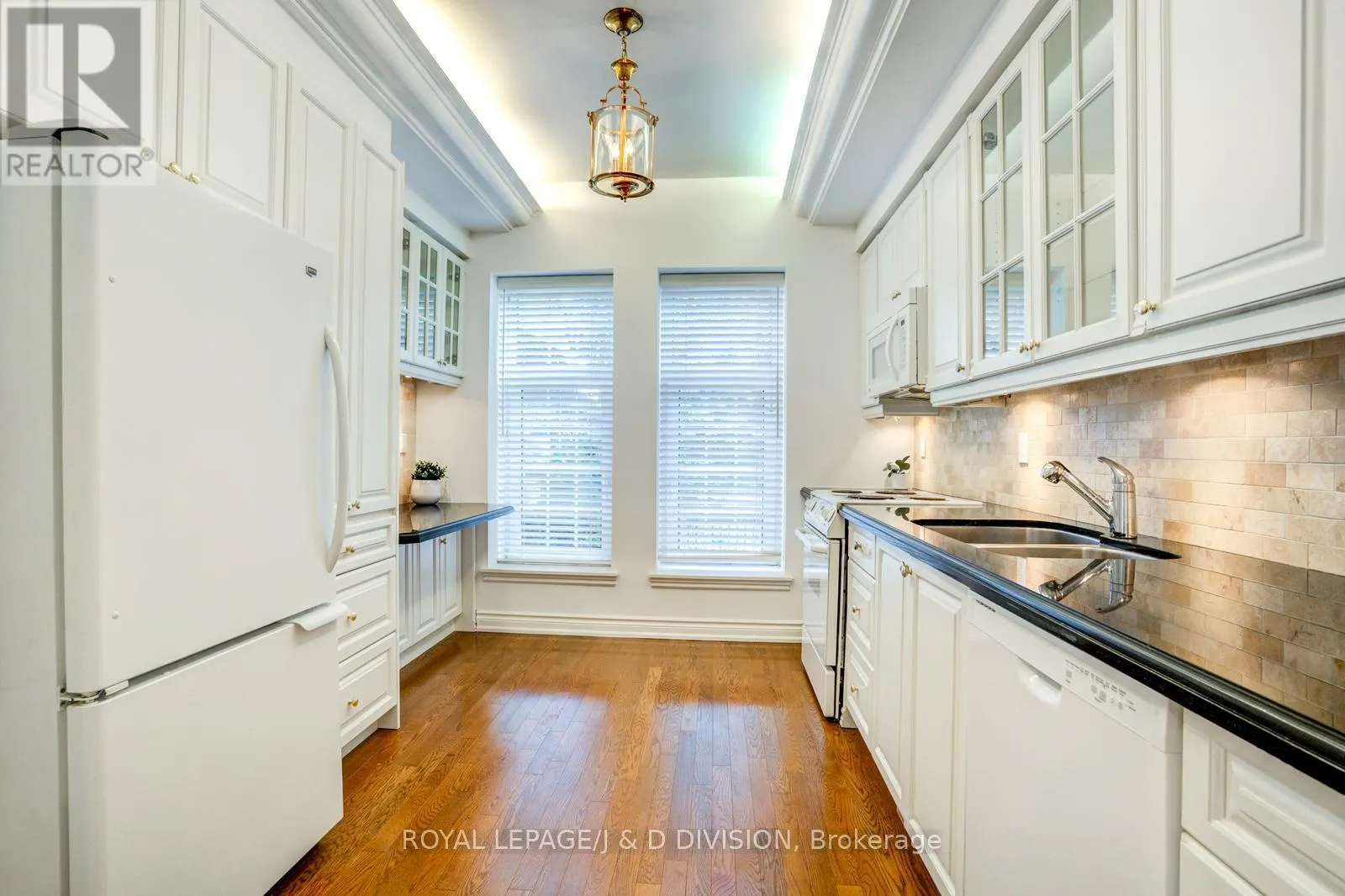 202B - 2 DONCLIFFE PLACE