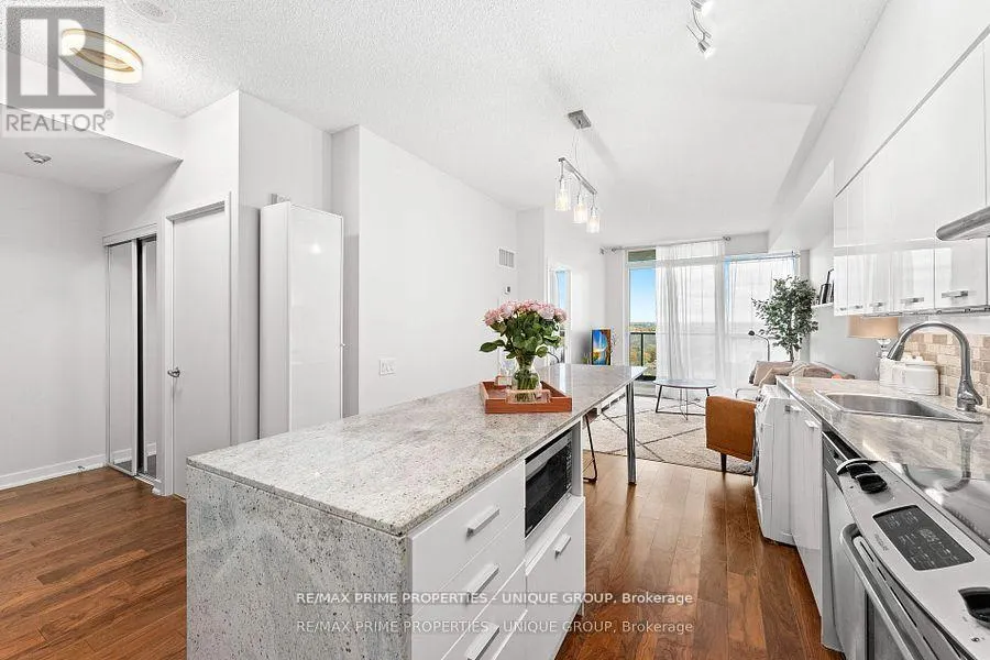 2207 - 29 SINGER COURT