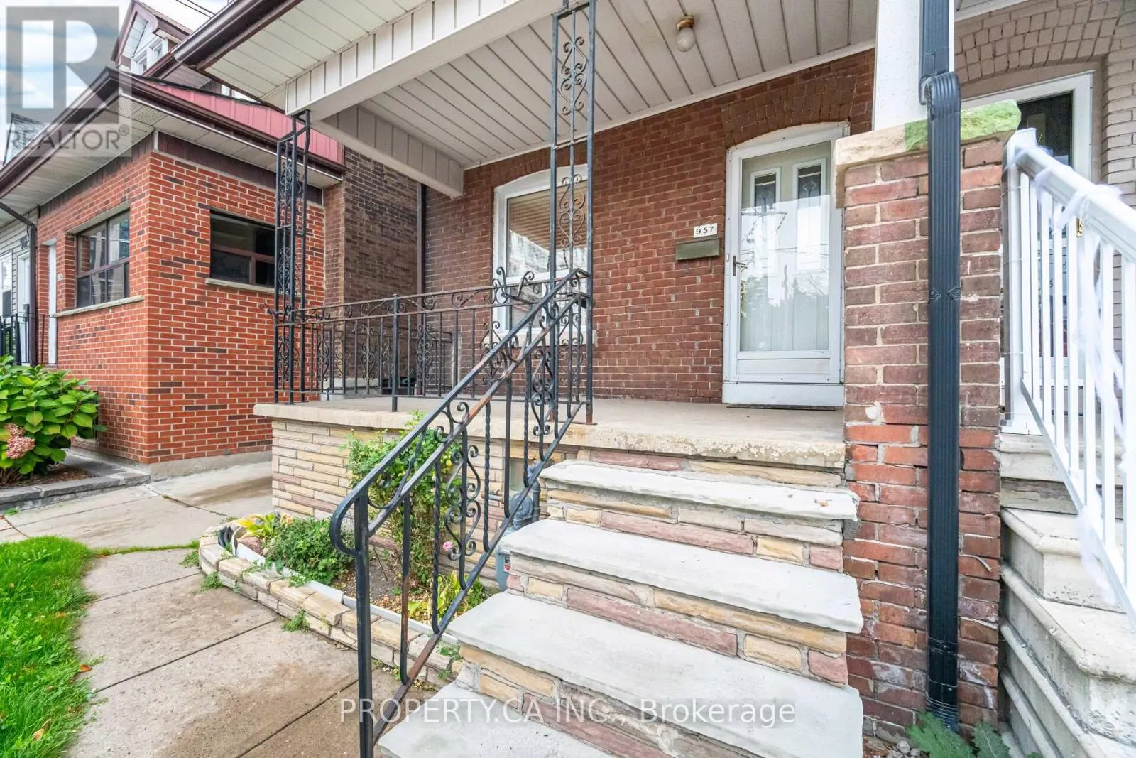 957 DUFFERIN STREET