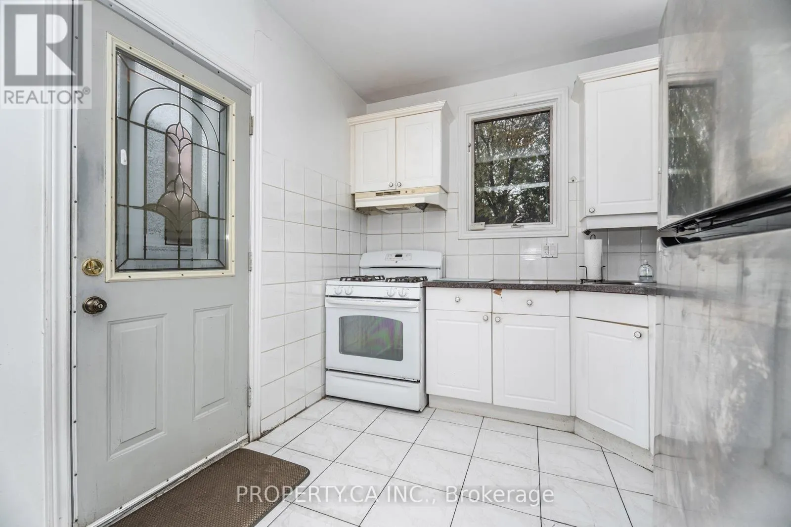 957 DUFFERIN STREET