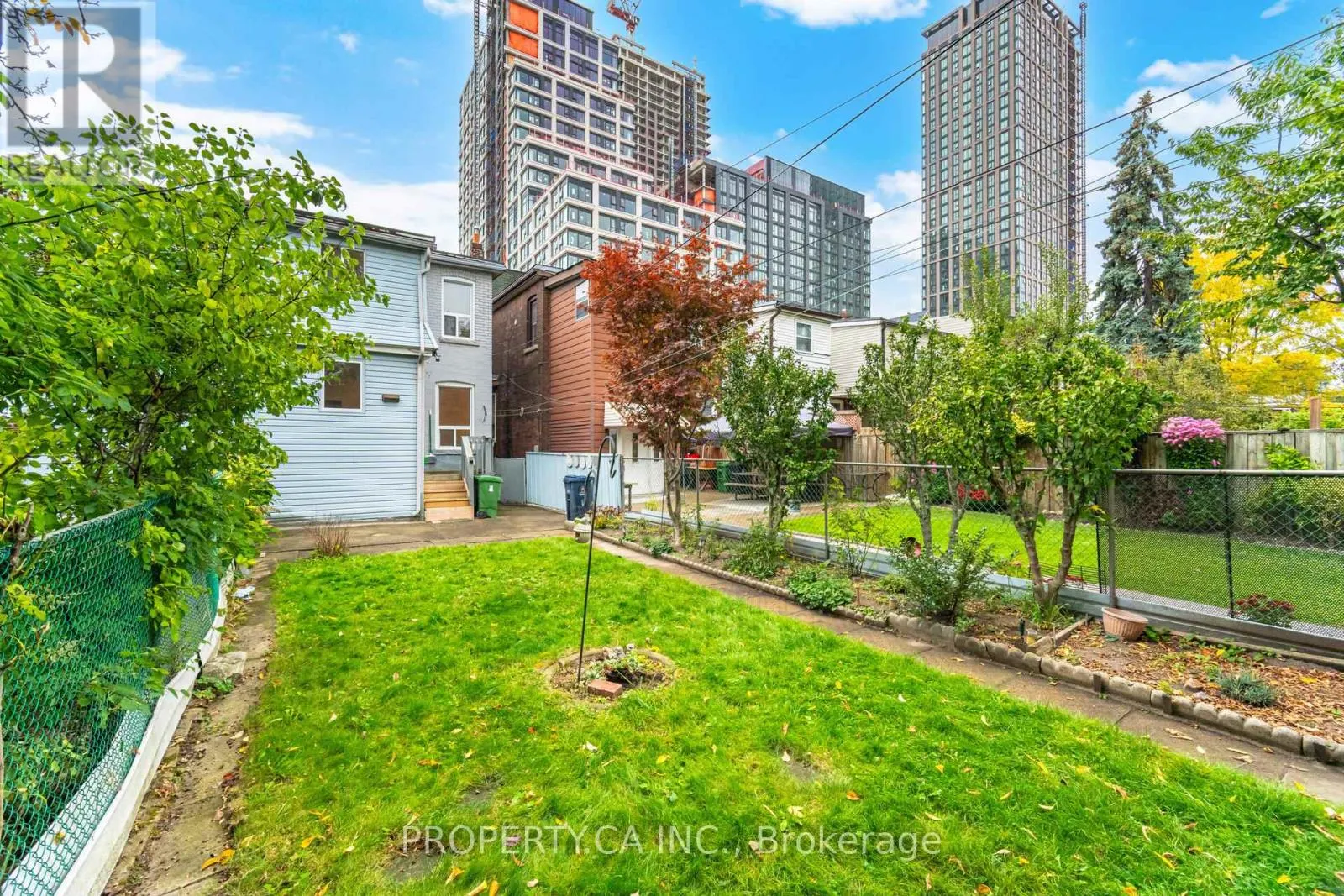957 DUFFERIN STREET