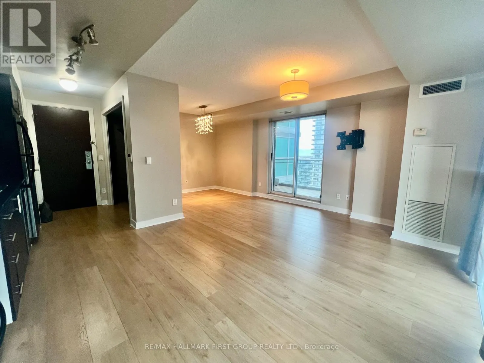1111 - 80 WESTERN BATTERY ROAD