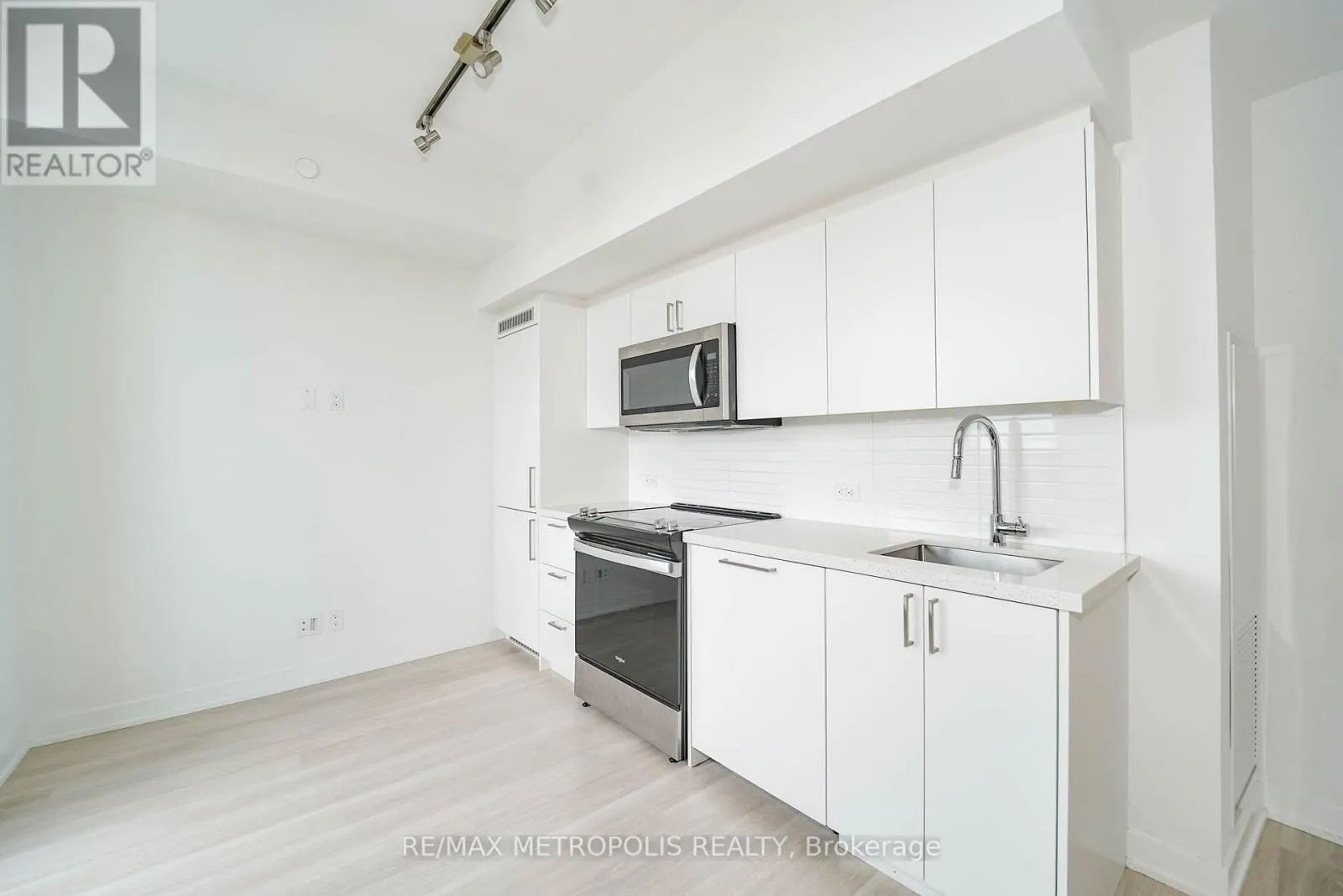 1113 - 30 TRETTI WAY