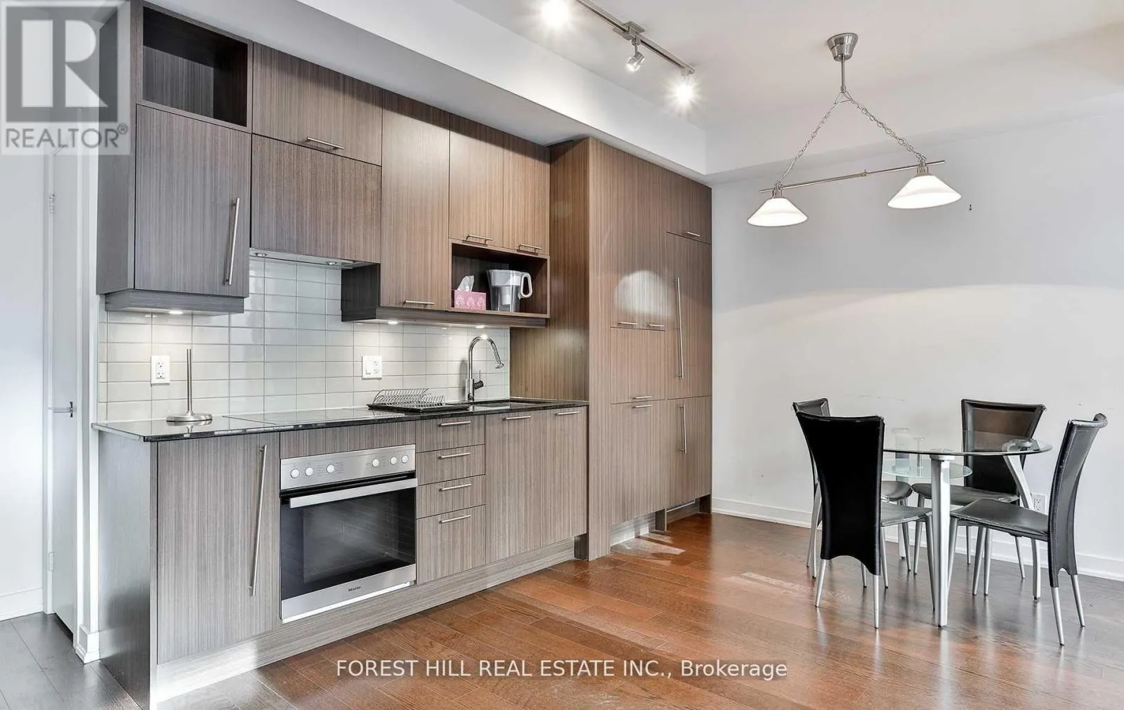 318 - 199 RICHMOND STREET W