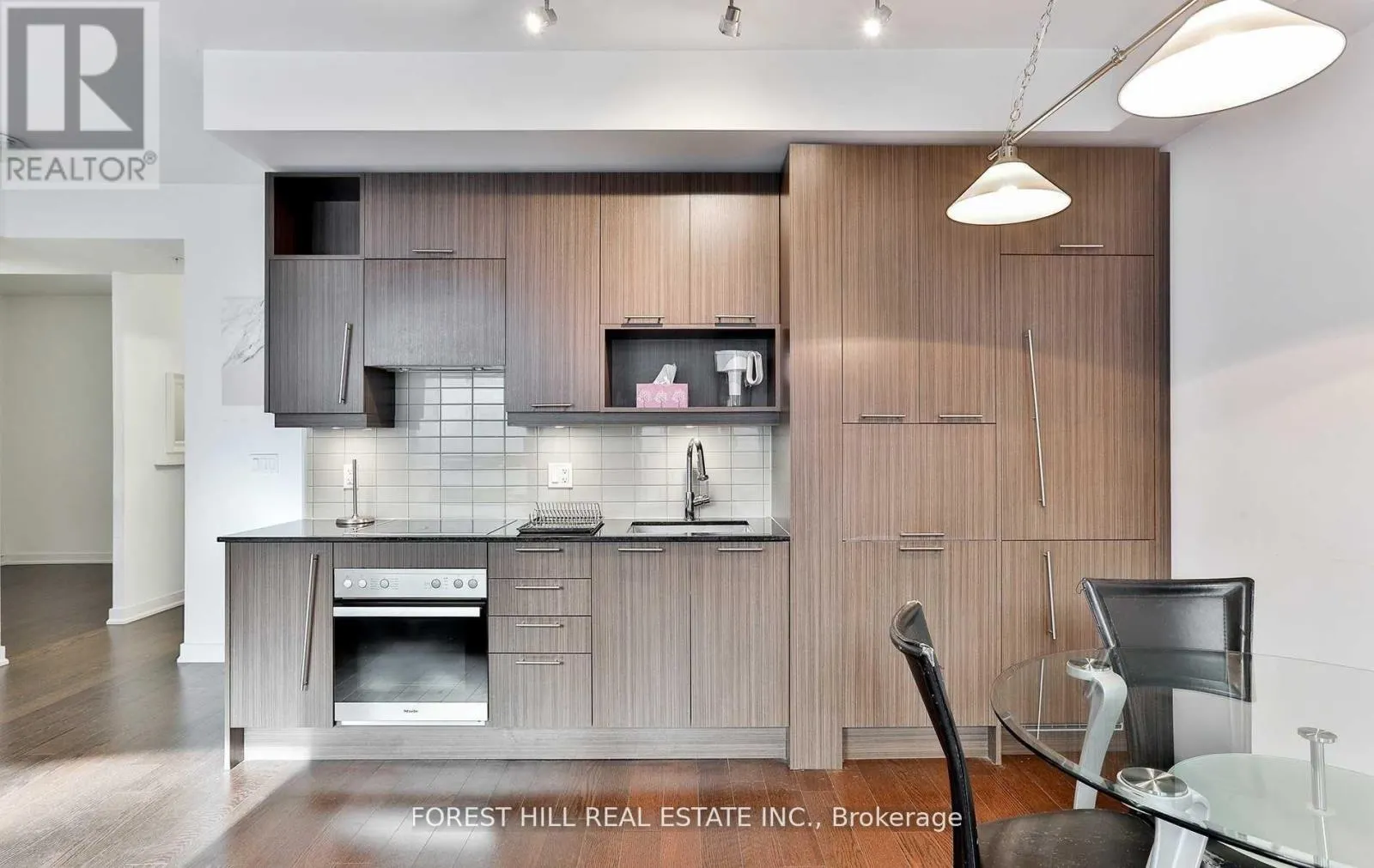 318 - 199 RICHMOND STREET W