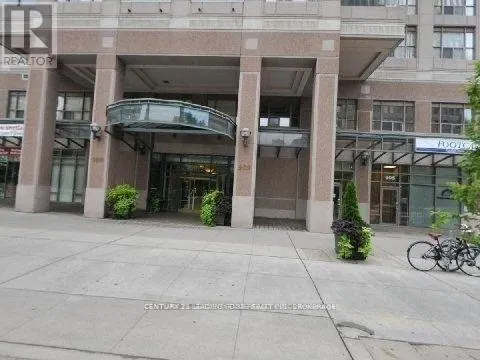 1905 - 909 BAY STREET