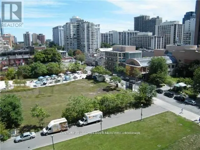 1905 - 909 BAY STREET