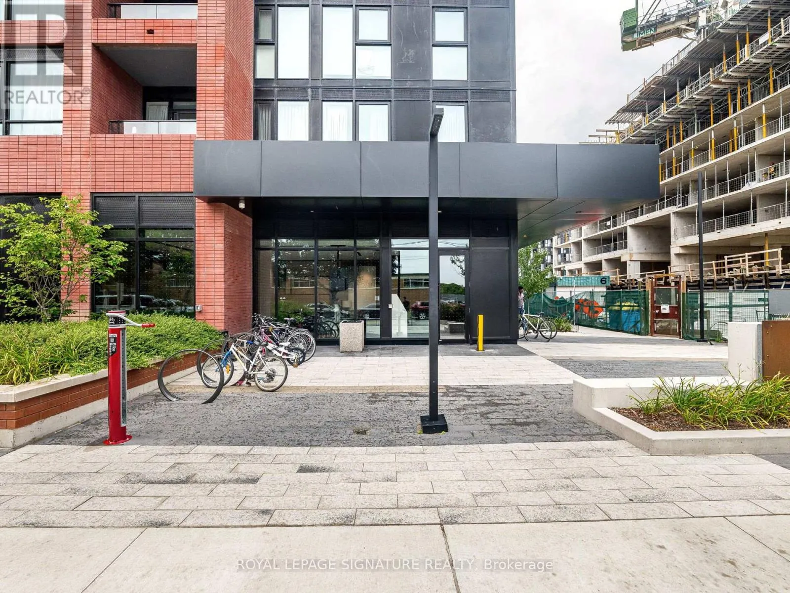 525 - 8 TIPPETT ROAD