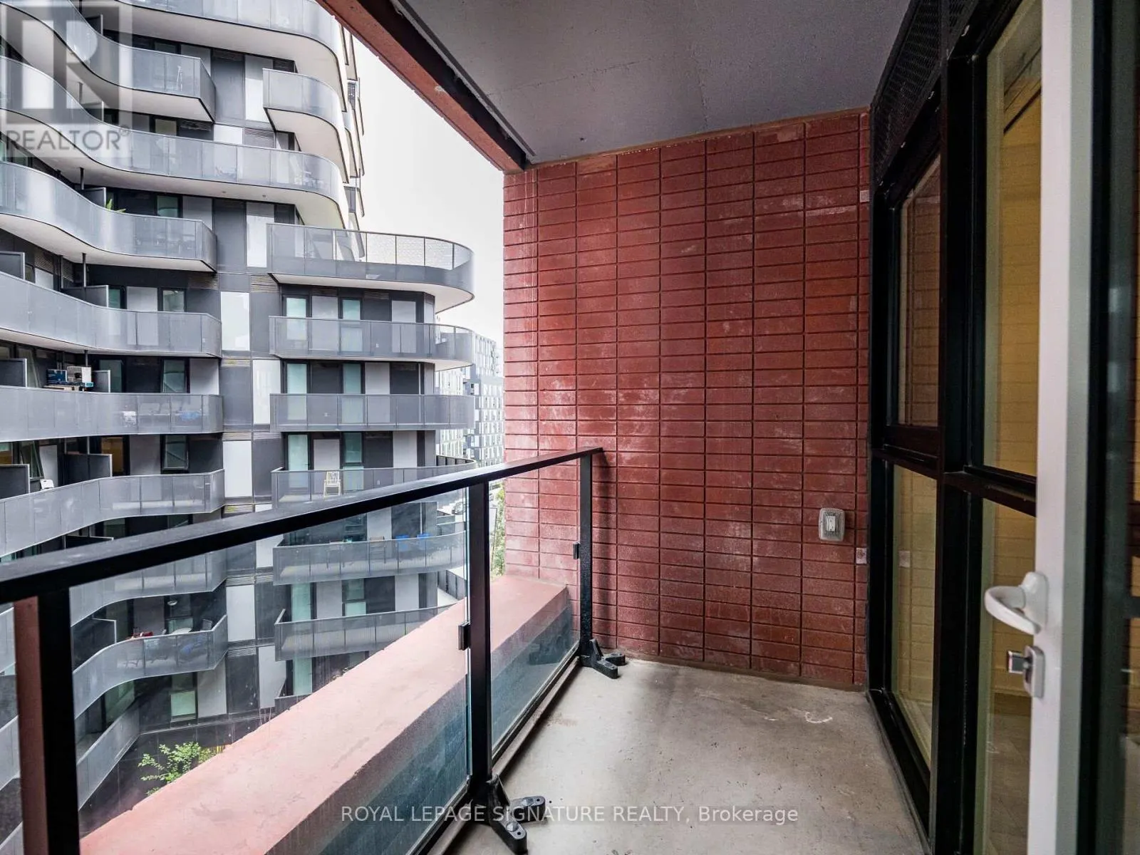 525 - 8 TIPPETT ROAD
