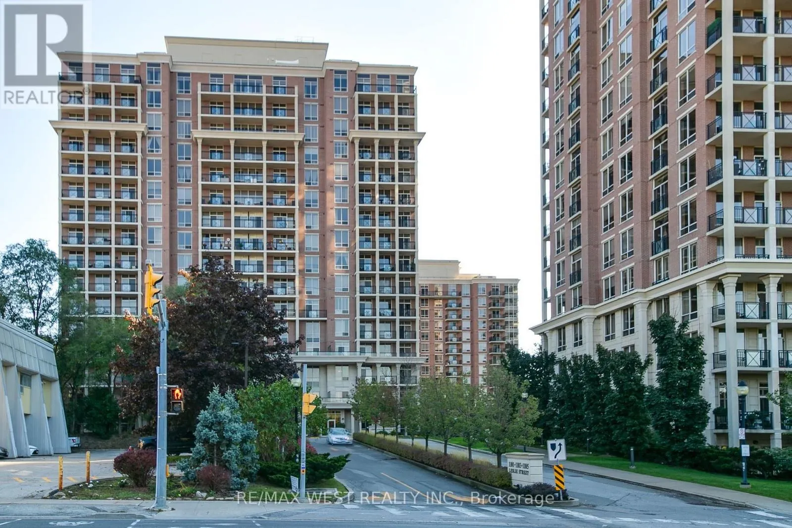 701 - 1105 LESLIE STREET