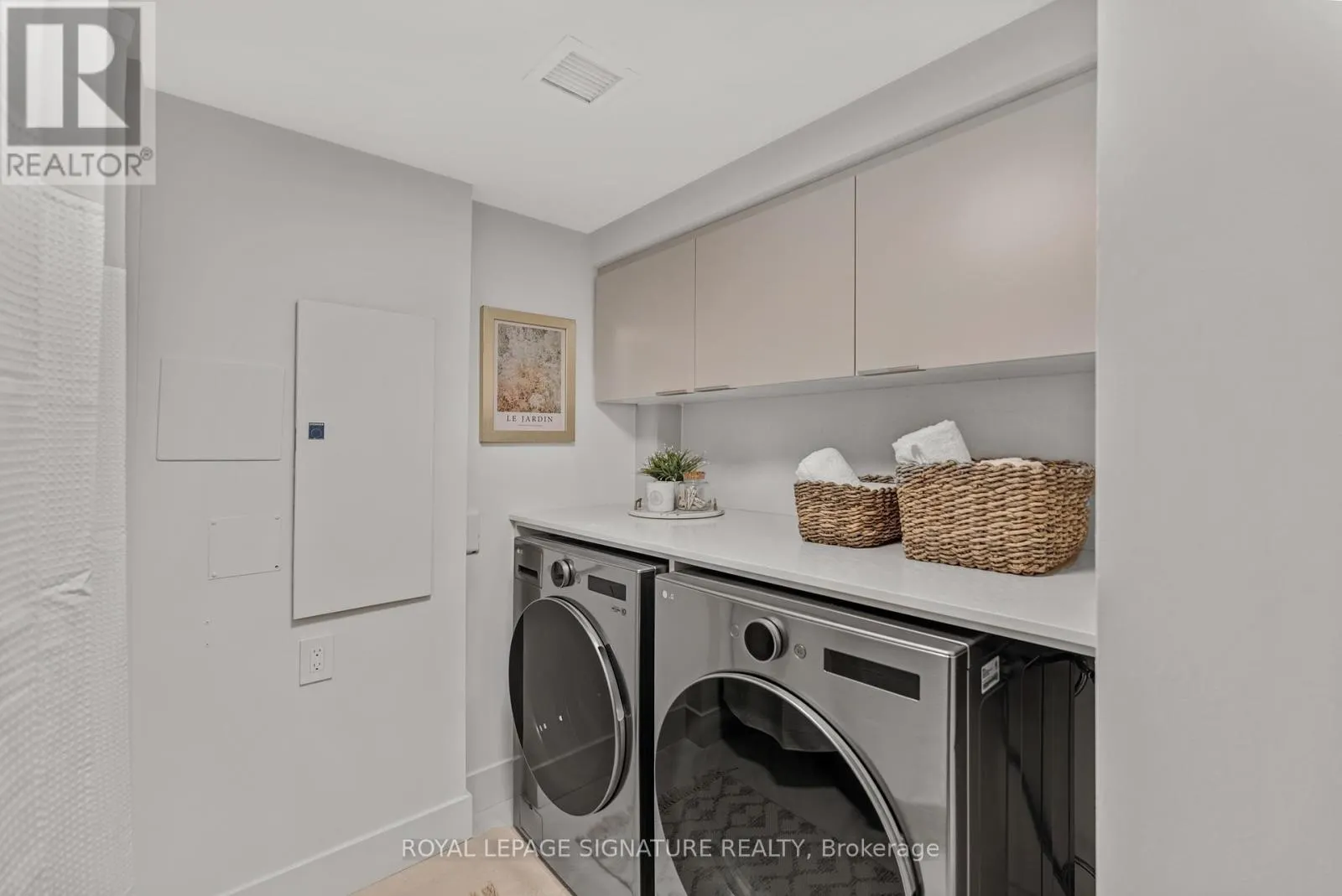 405 - 3900 YONGE STREET