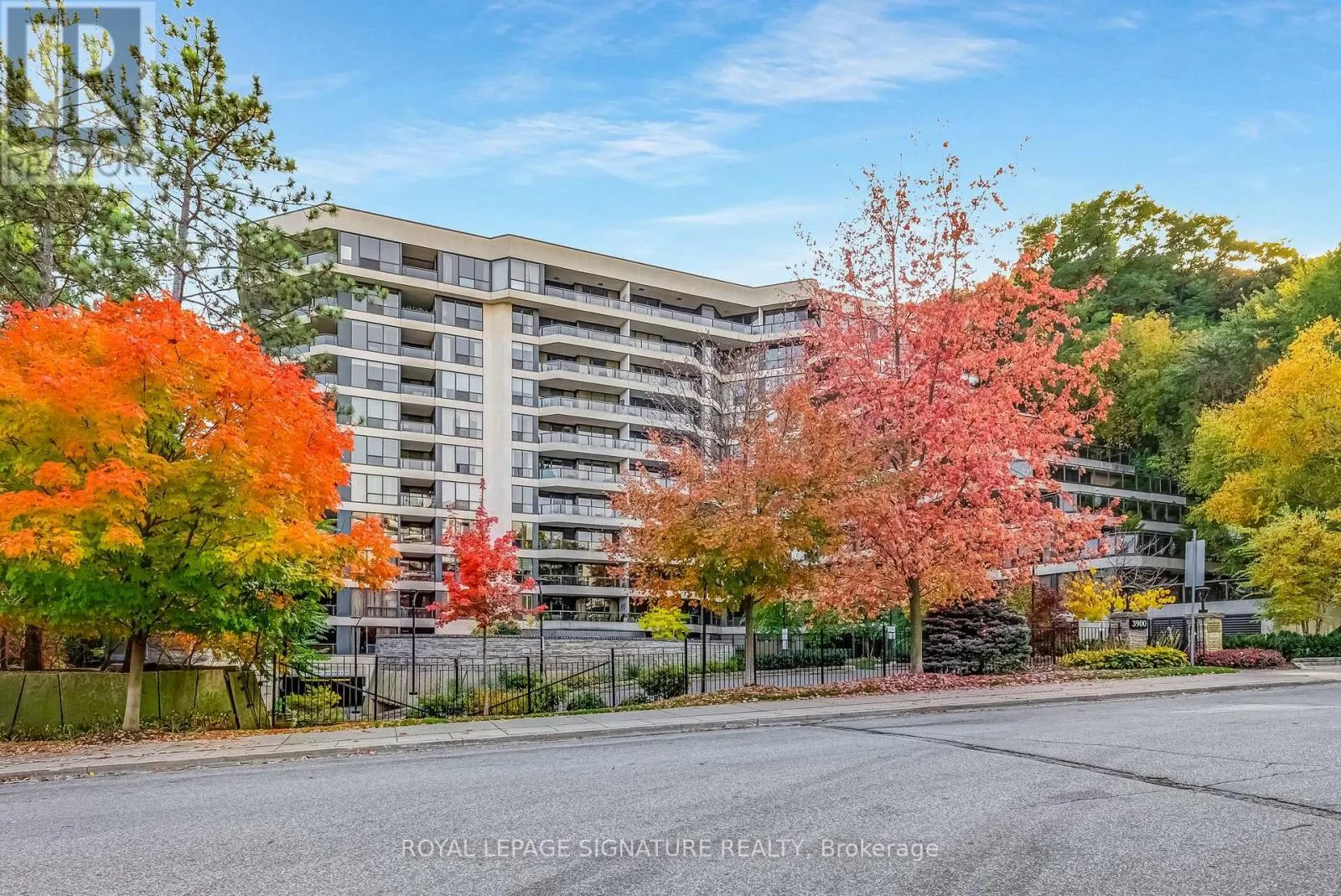 405 - 3900 YONGE STREET