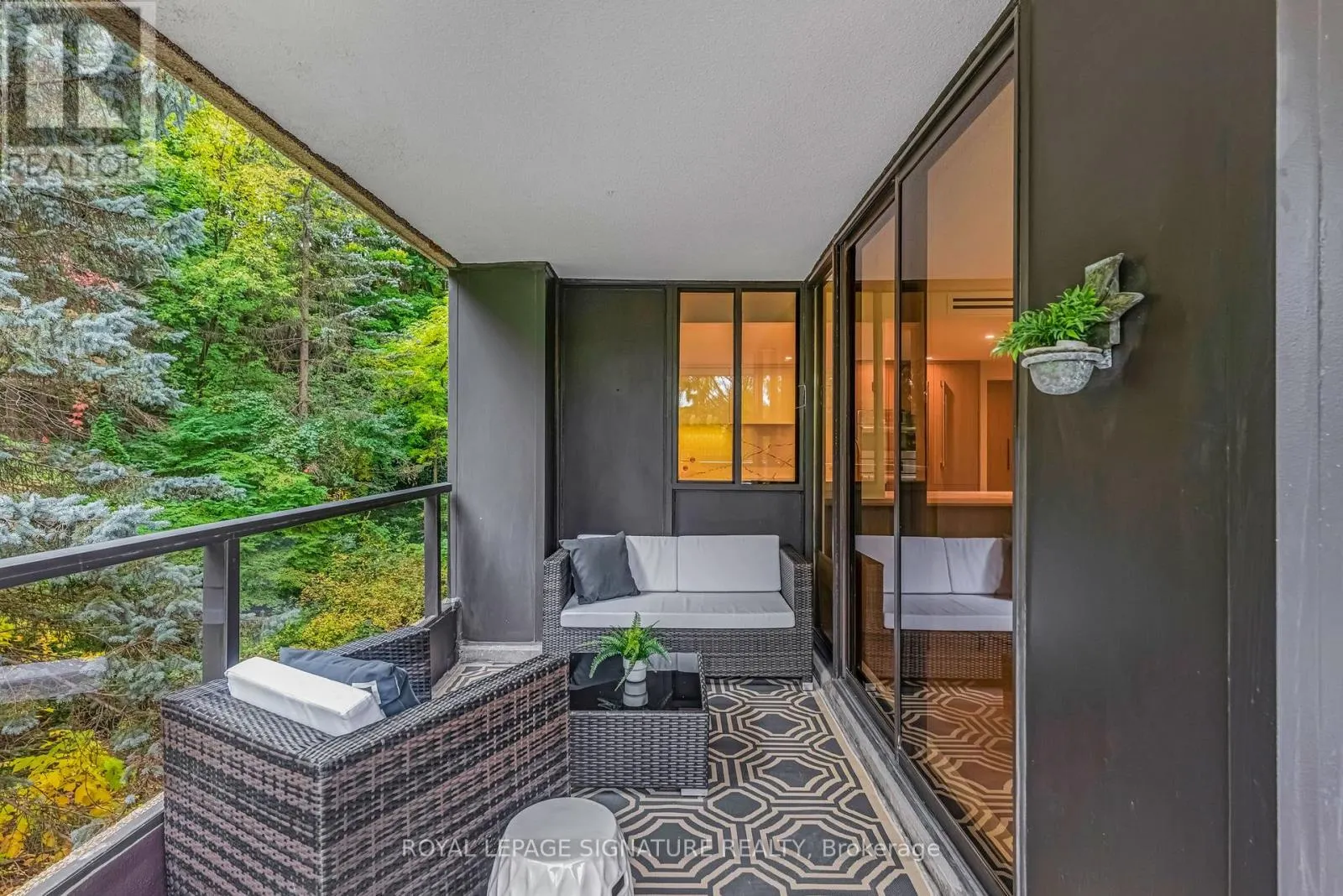 405 - 3900 YONGE STREET