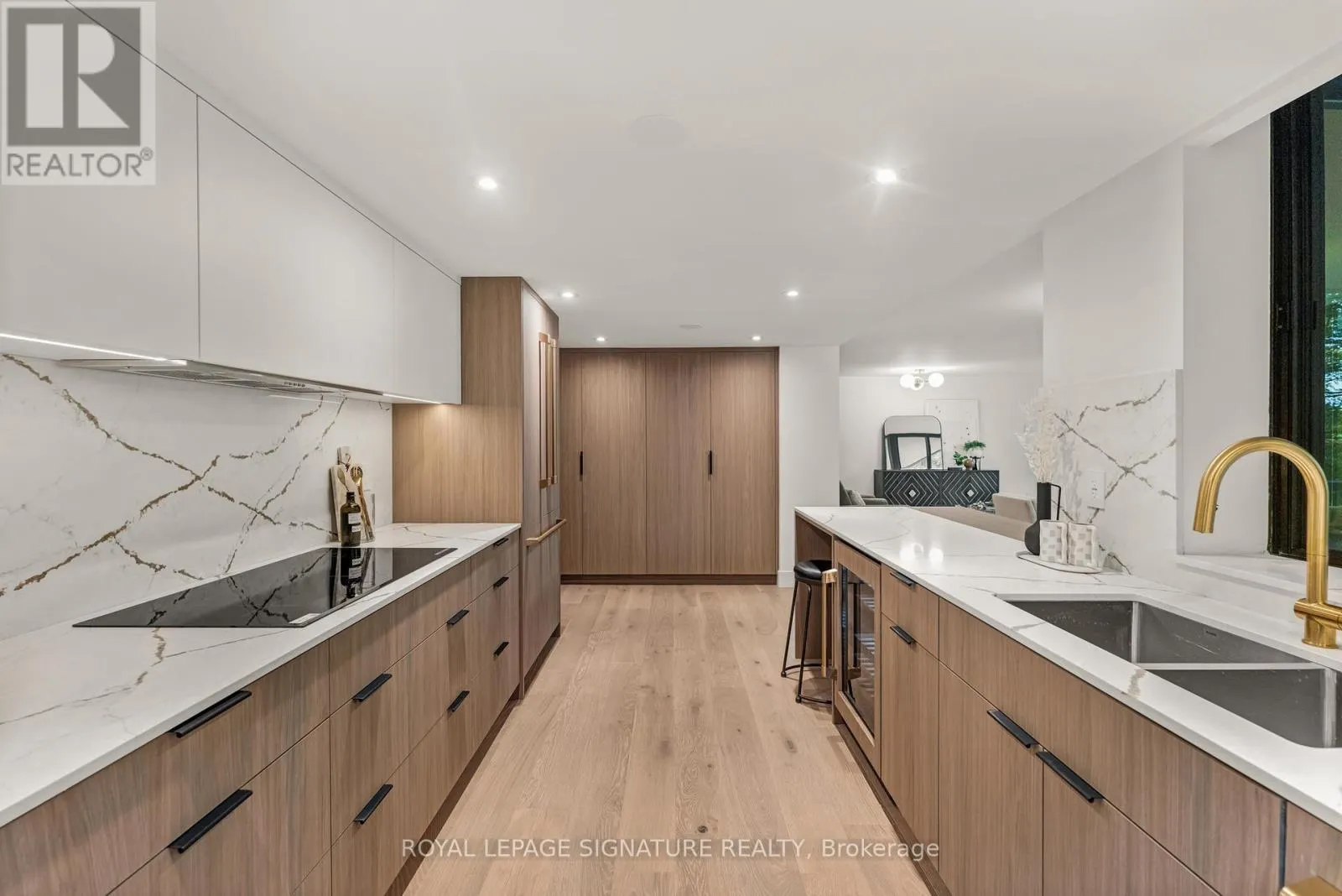 405 - 3900 YONGE STREET