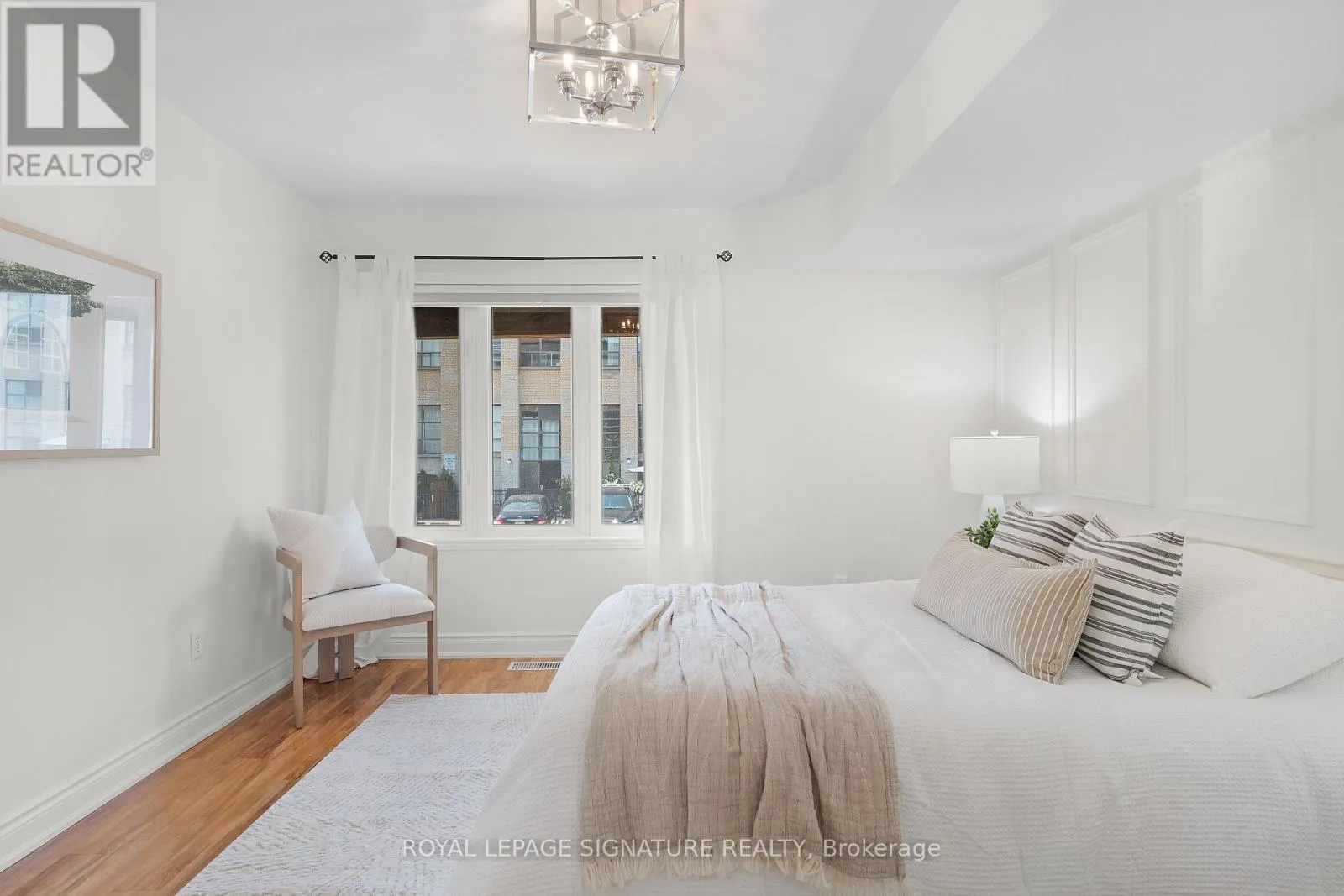 107 - 262 ST HELENS AVENUE