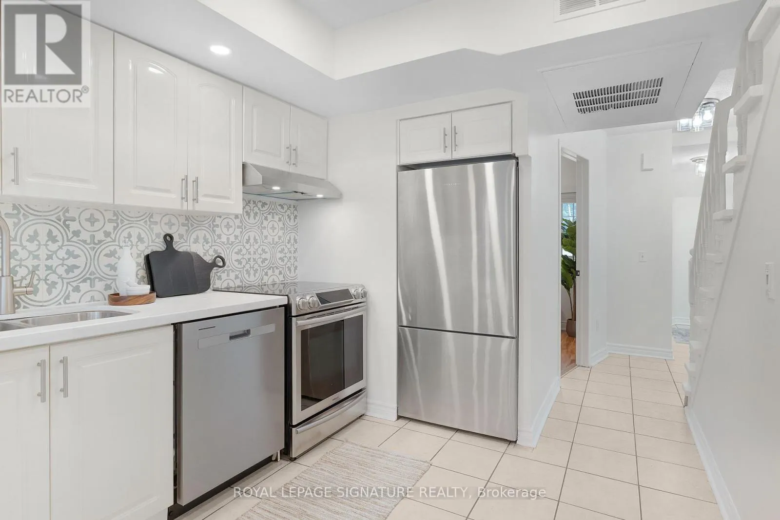 107 - 262 ST HELENS AVENUE