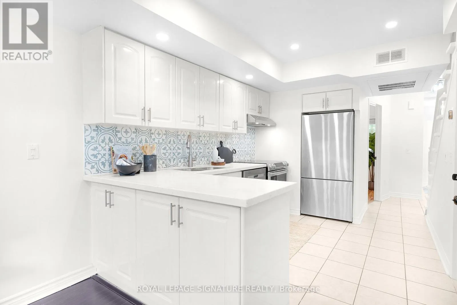 107 - 262 ST HELENS AVENUE