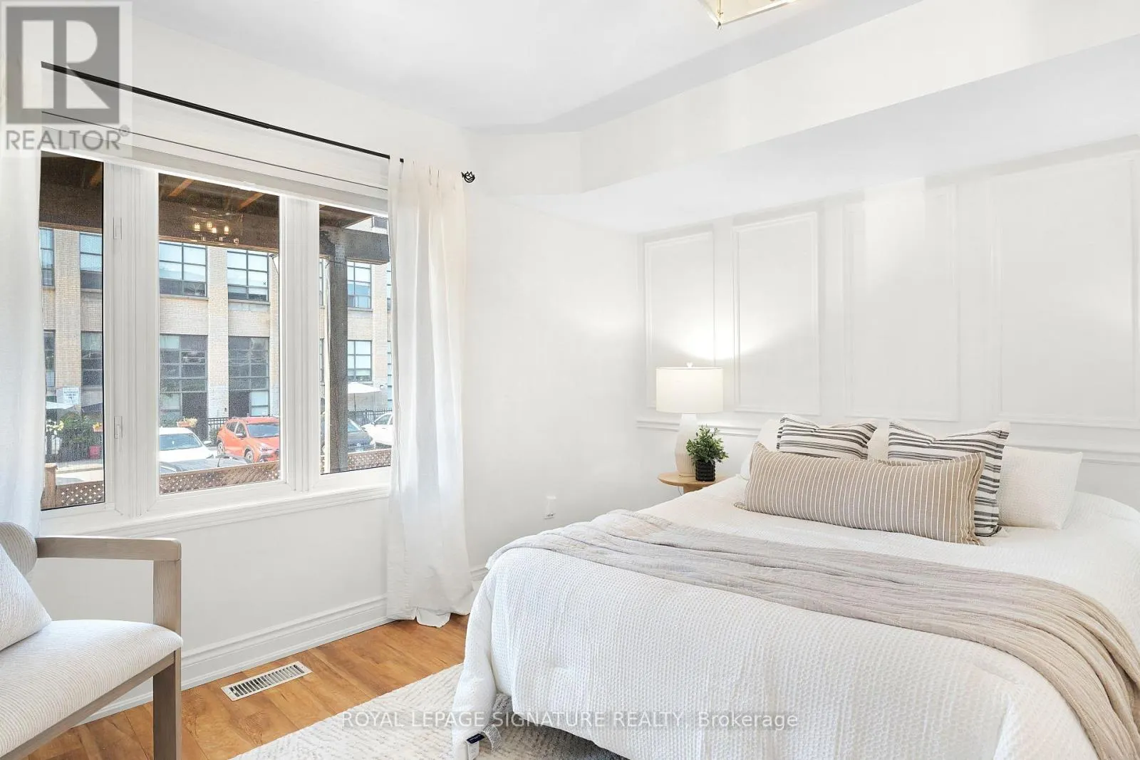 107 - 262 ST HELENS AVENUE