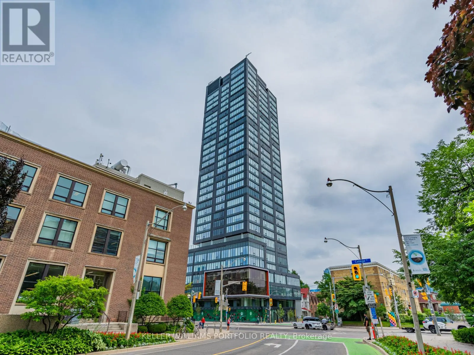 1702 - 203 COLLEGE STREET