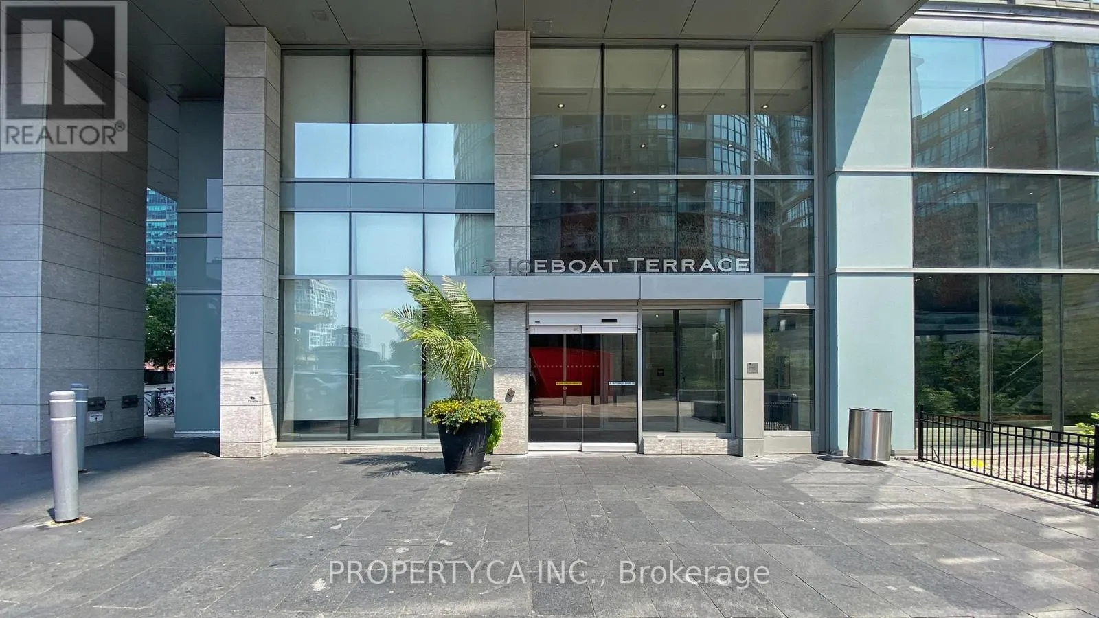 2816 - 15 ICEBOAT TERRACE