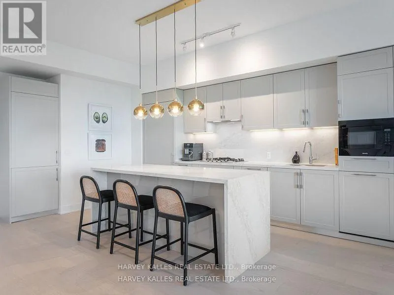 PH1 - 8 MANOR ROAD W