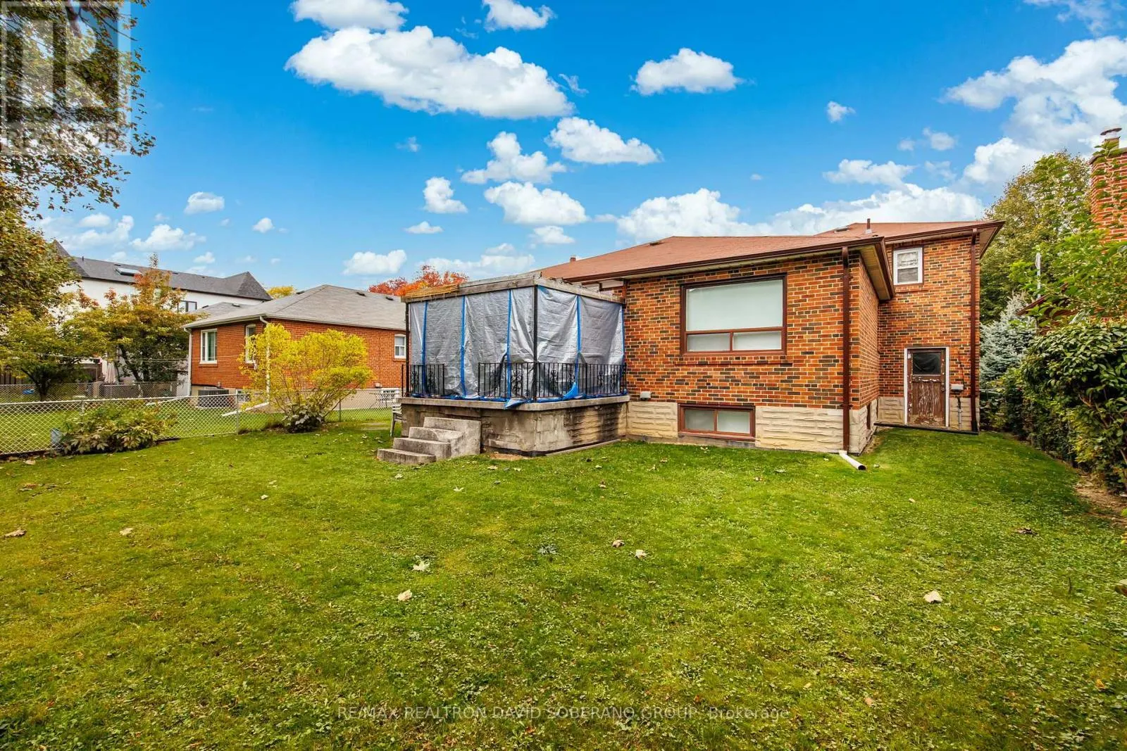 89 ALLINGHAM GARDENS