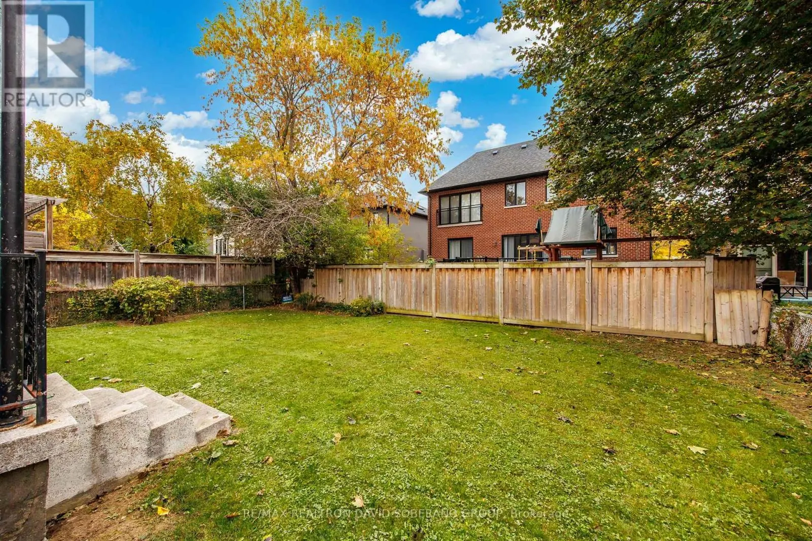 89 ALLINGHAM GARDENS