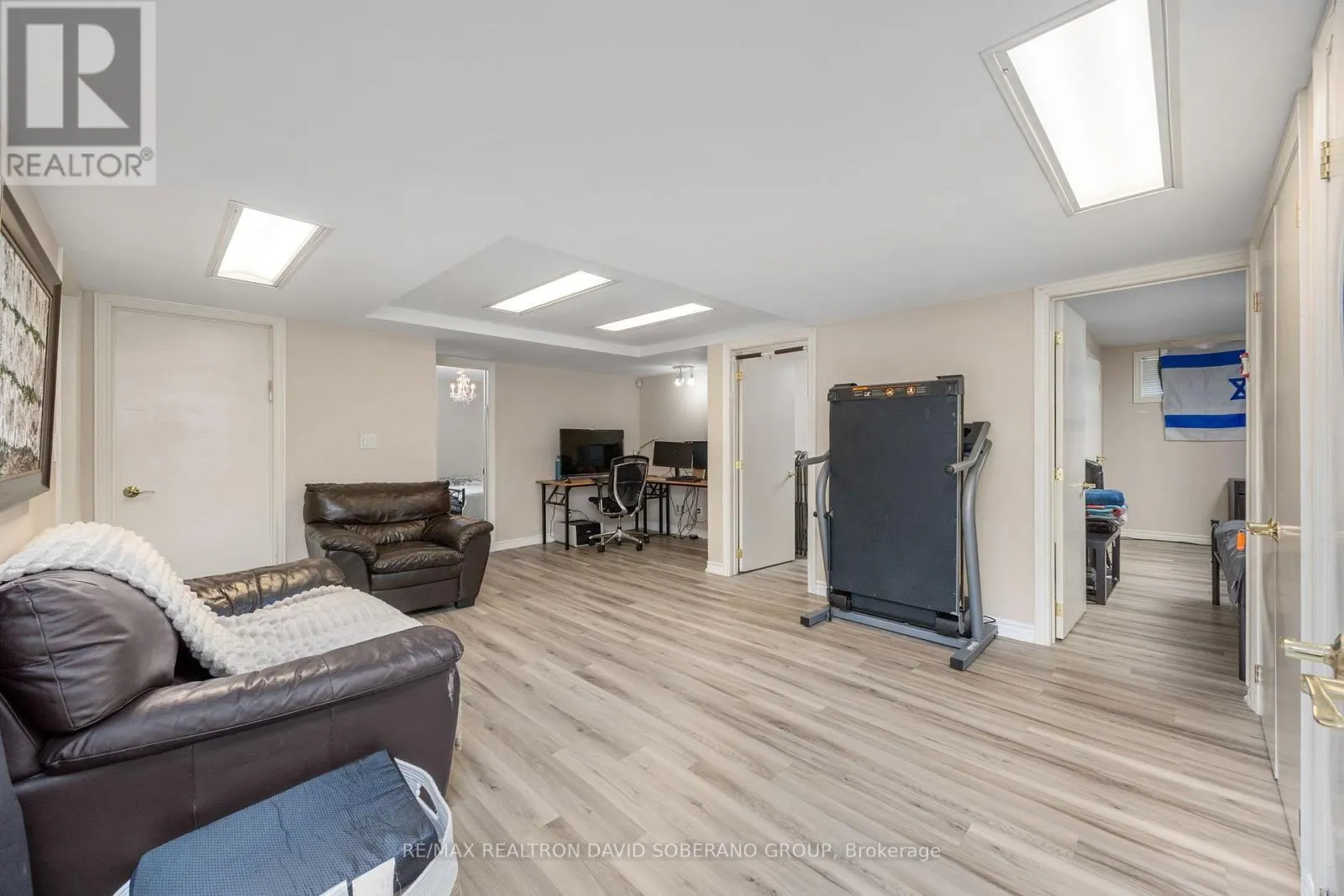 89 ALLINGHAM GARDENS