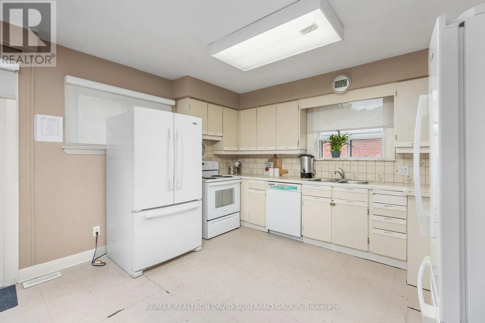 89 ALLINGHAM GARDENS