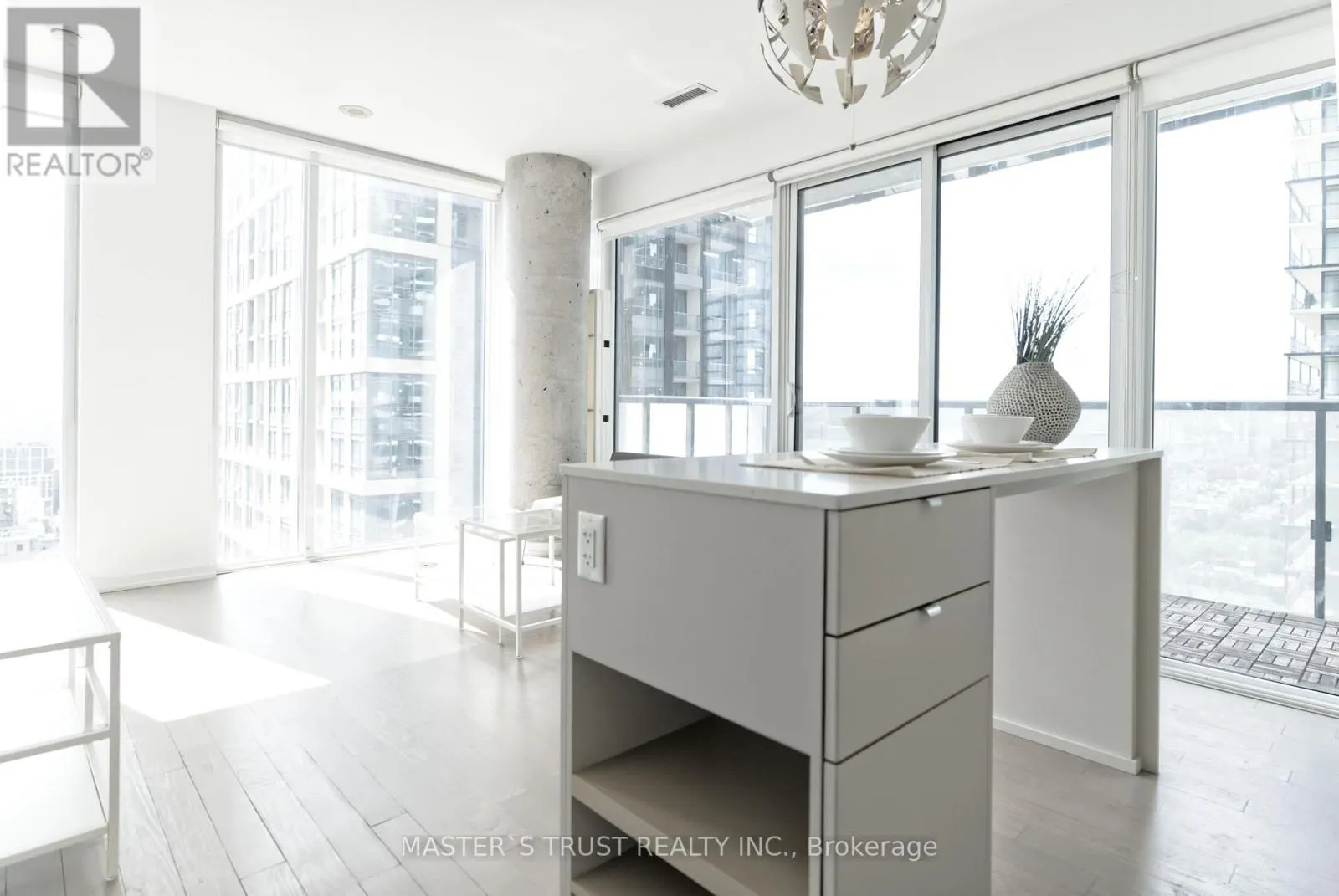 2511 - 101 PETER STREET