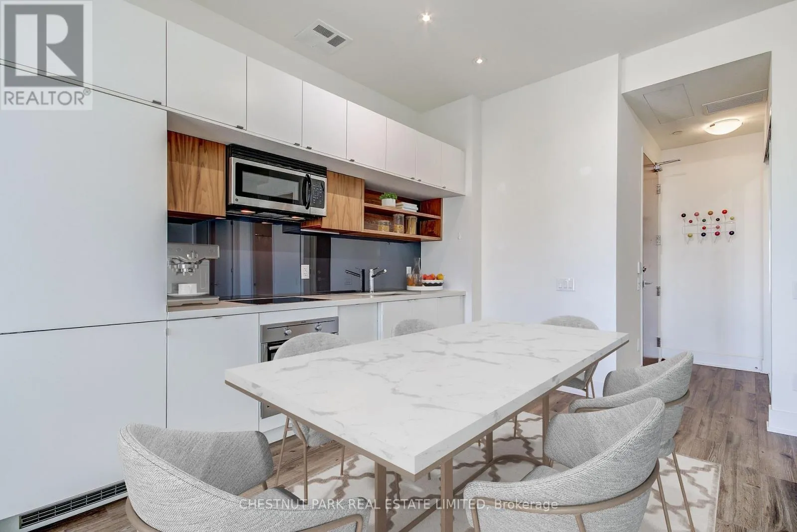 1820 - 111 ST CLAIR AVENUE W
