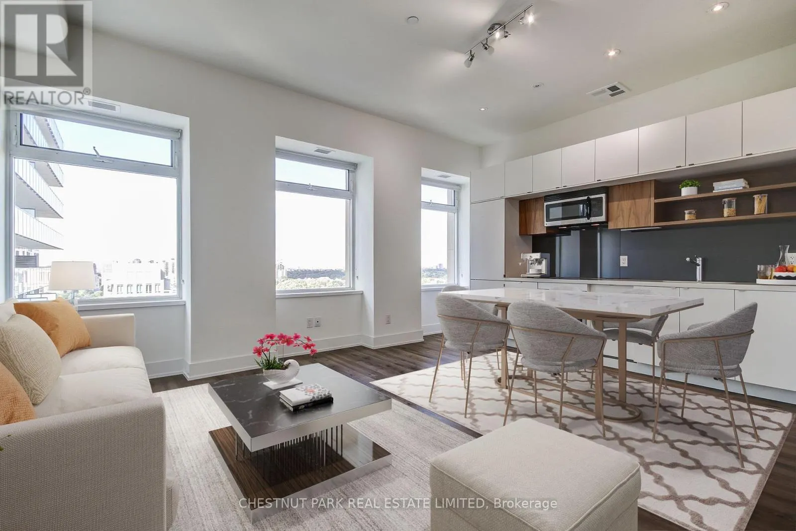 1820 - 111 ST CLAIR AVENUE W