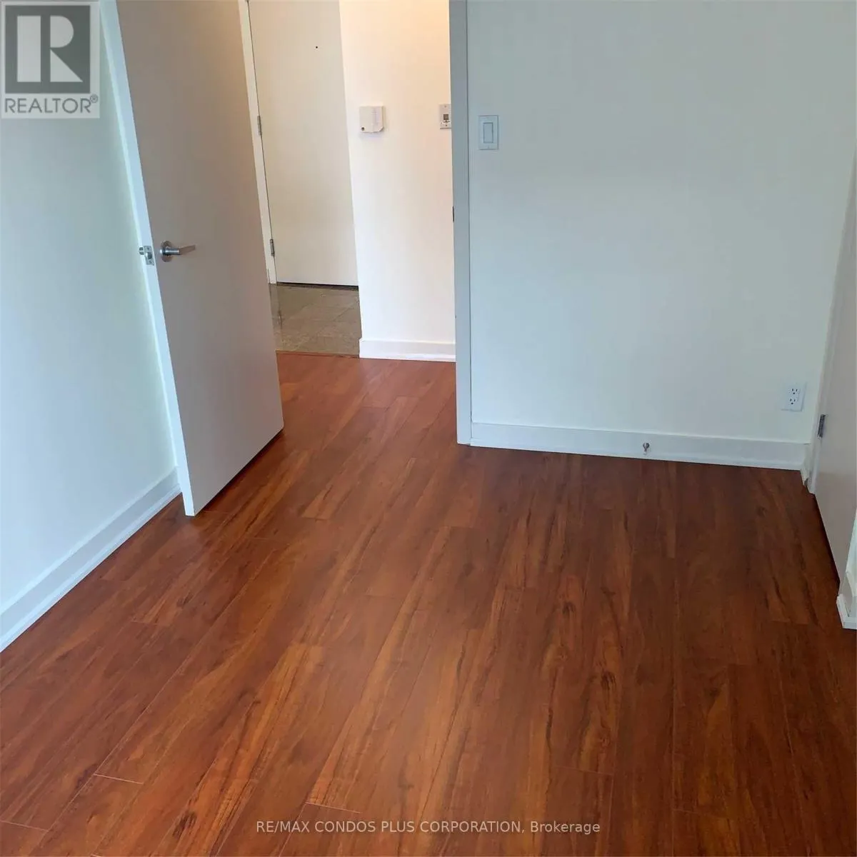 707 - 81 NAVY WHARF COURT