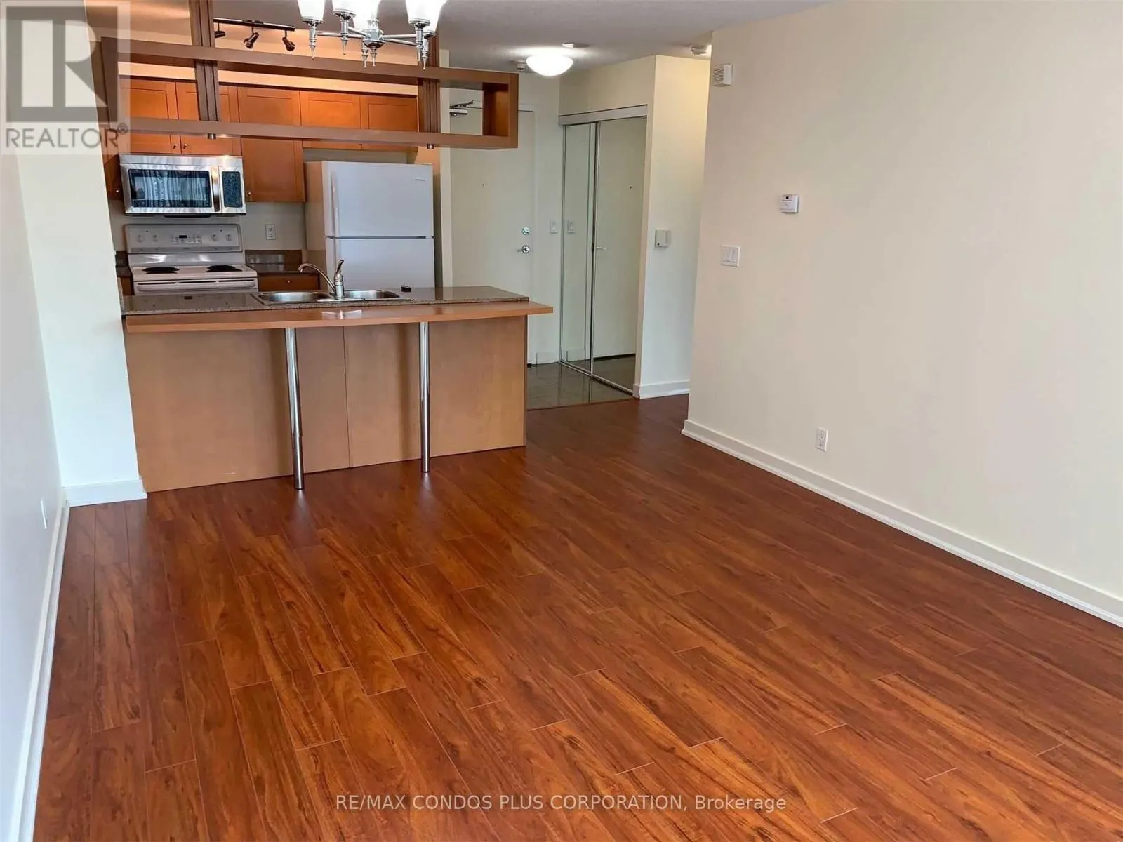 707 - 81 NAVY WHARF COURT