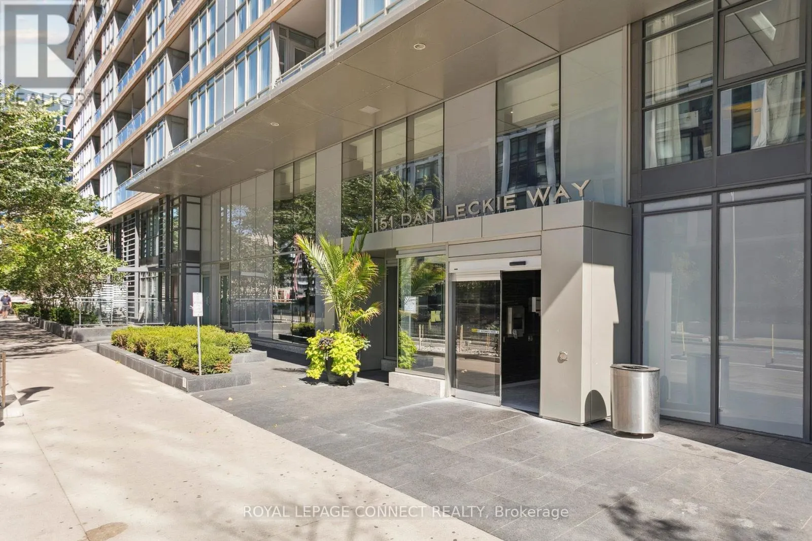 921 - 151 DAN LECKIE WAY
